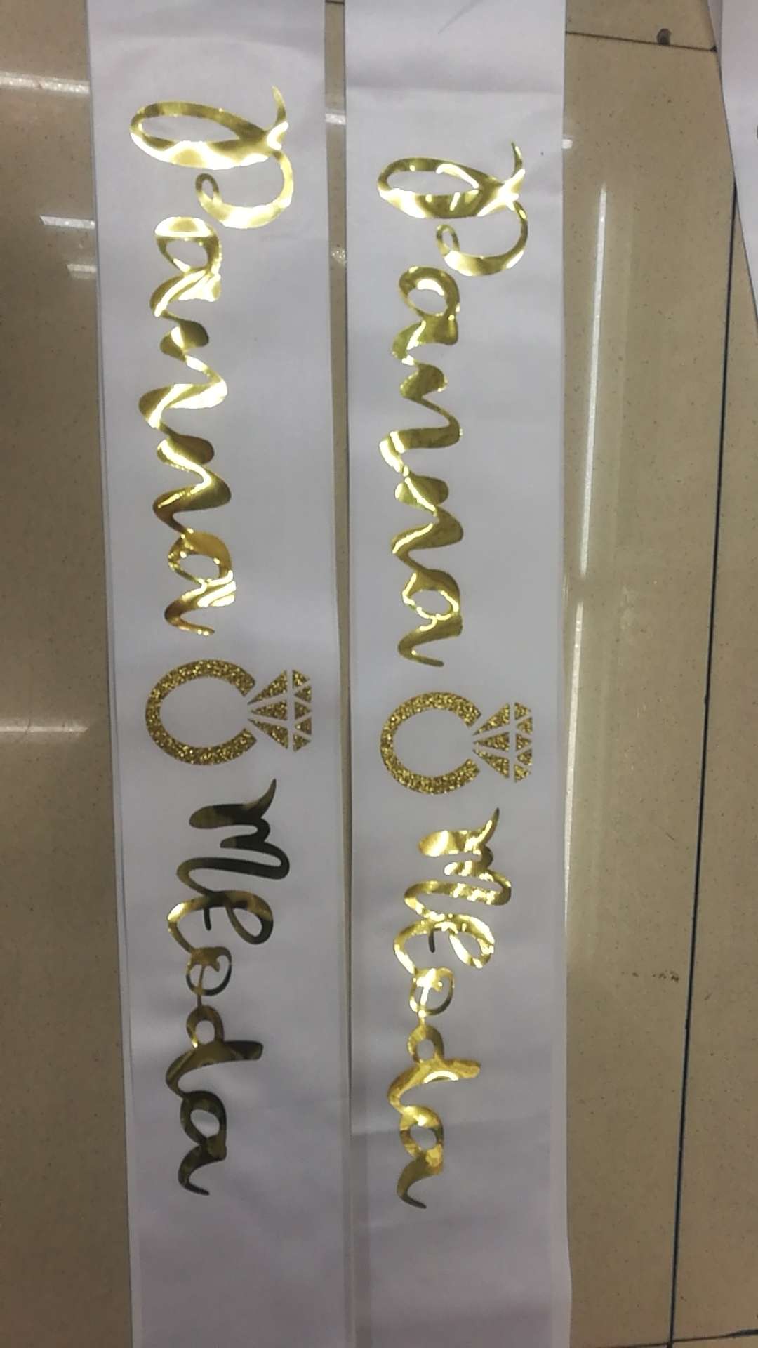 Specializing in the production of gold and silver embossed shoulder straps, etiquette straps, LOGO design for festivals, balls, parties, bridal parties, and bachelor parties details Picture