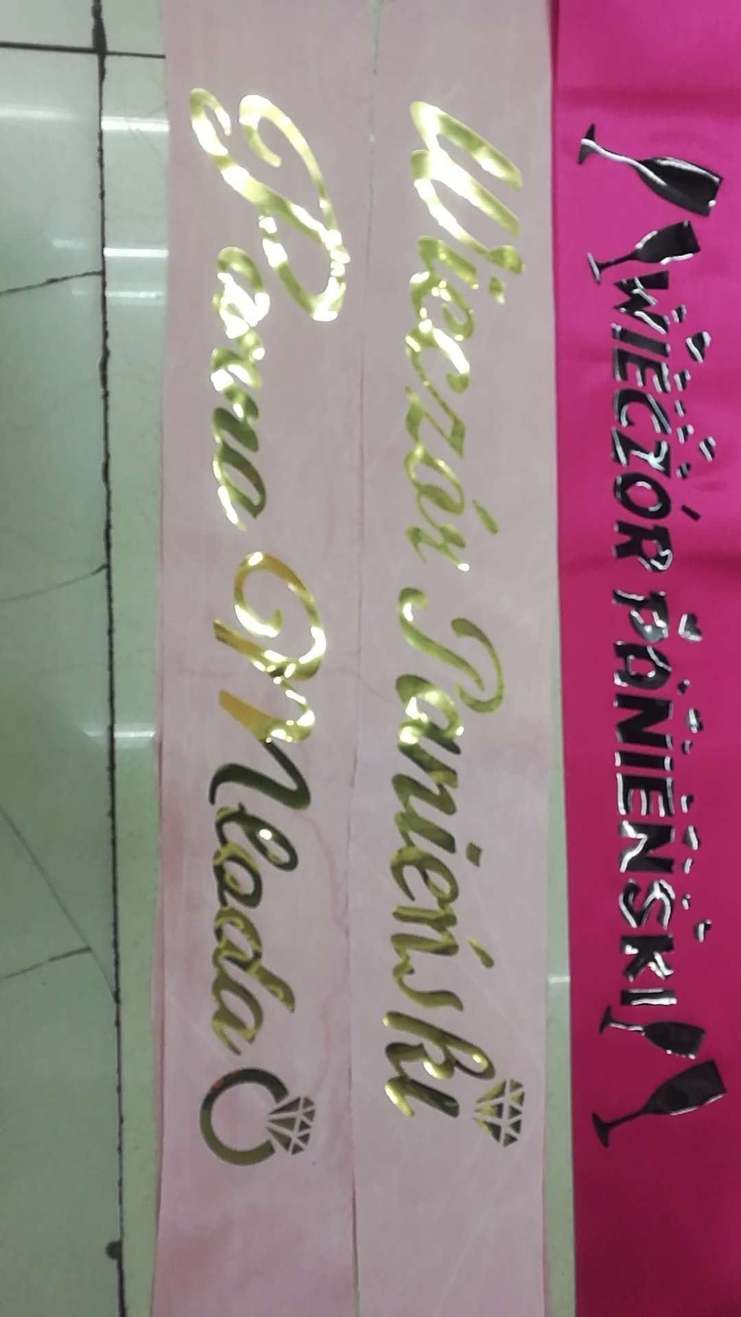 Specializing in the production of gold and silver embossed shoulder straps, etiquette straps, LOGO design for festivals, balls, parties, bridal parties, and bachelor parties Item Picture