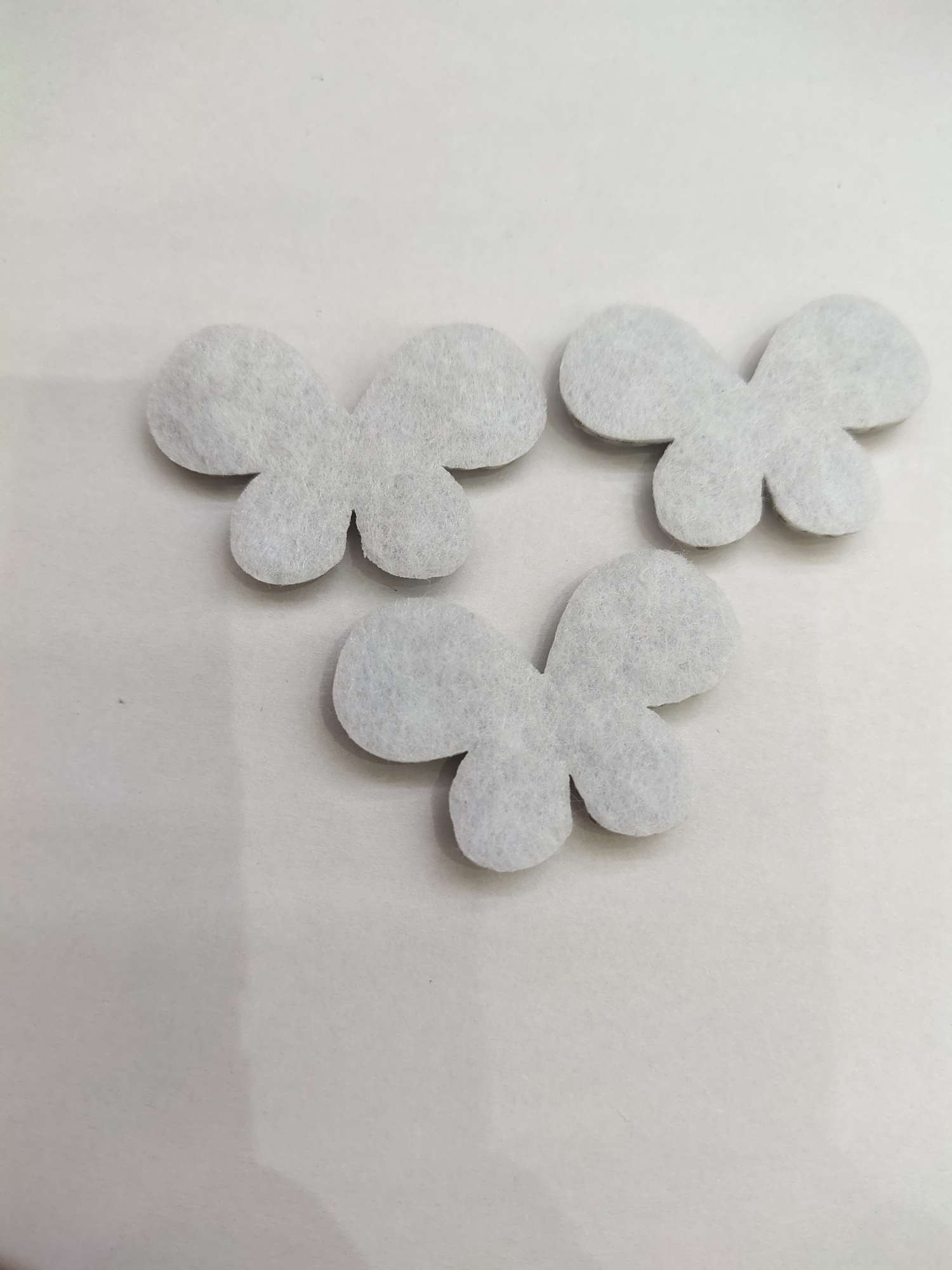 无纺布带珠中号蝴蝶一张128个起售 彩色 384个可定做产品图