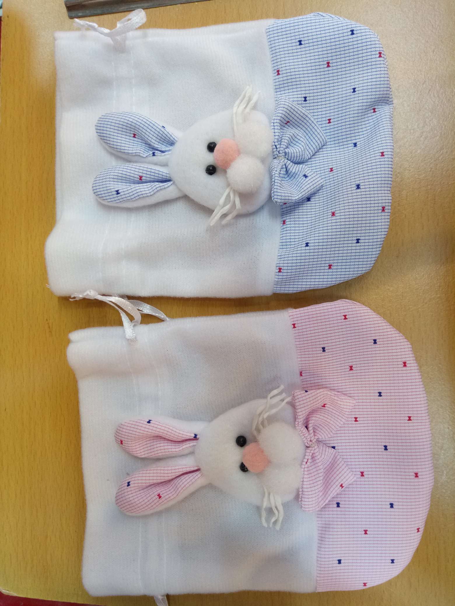 Easter bunny trumpet 1 full figure