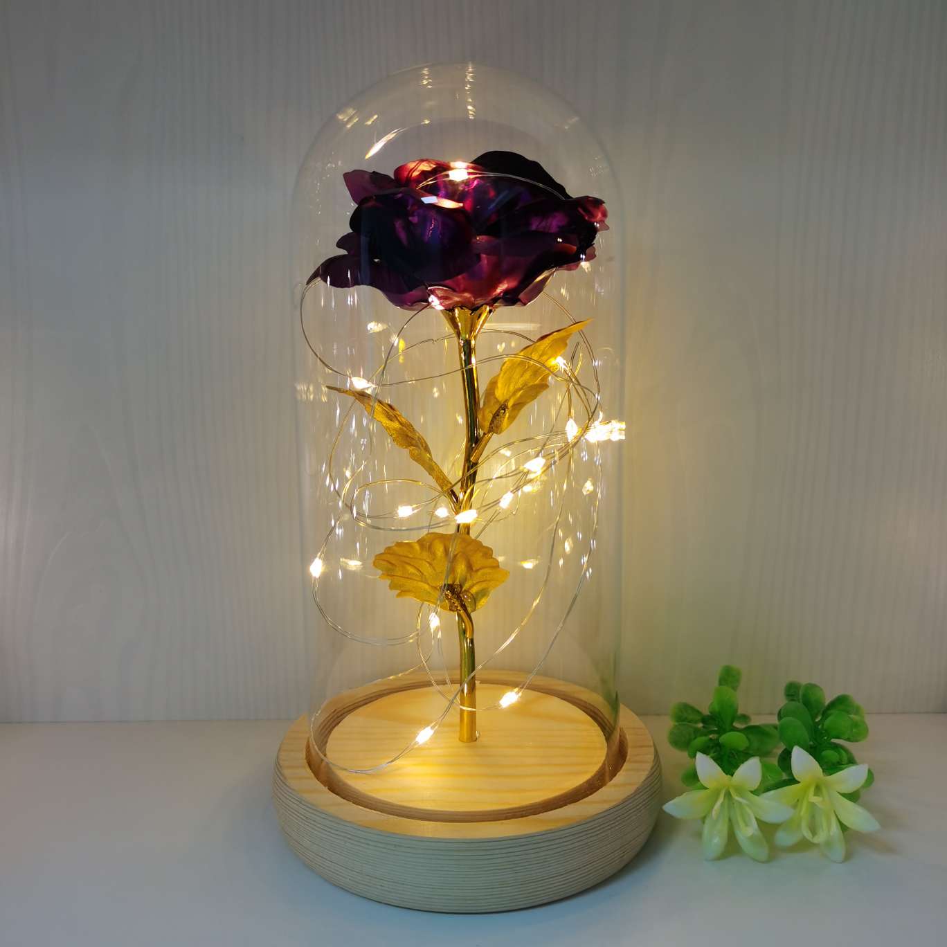 Gold foil rose with a glass cover ornament Application Scenario