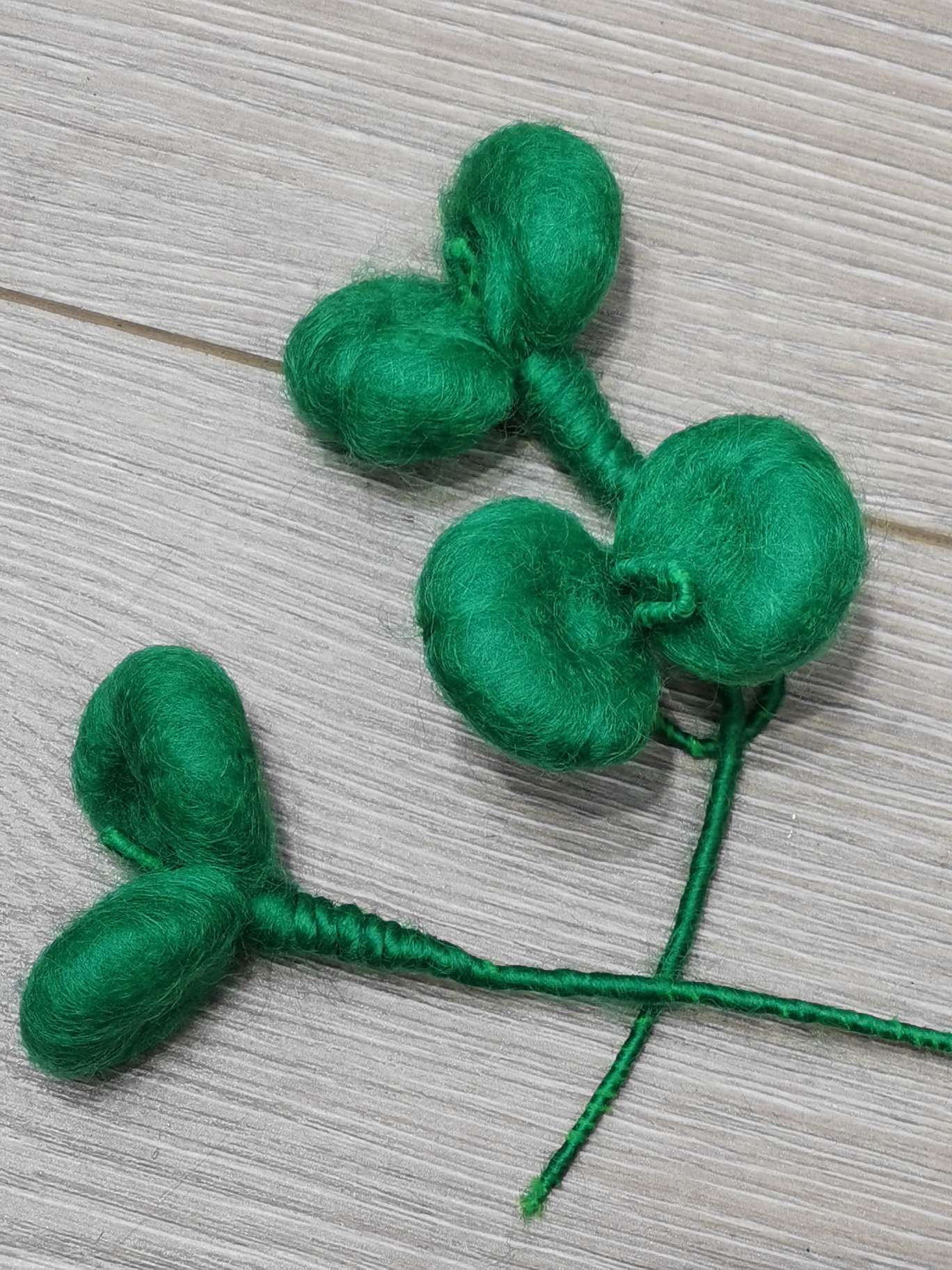 Cute DIY wool felt products, soybean sprout and leaf ornaments, headwear, hair accessories, hats, garlands, flower bouquets and accessories details Picture