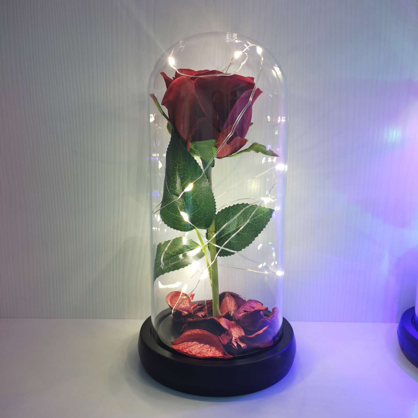 A silk flower ornament with a glass cover Application Scenario
