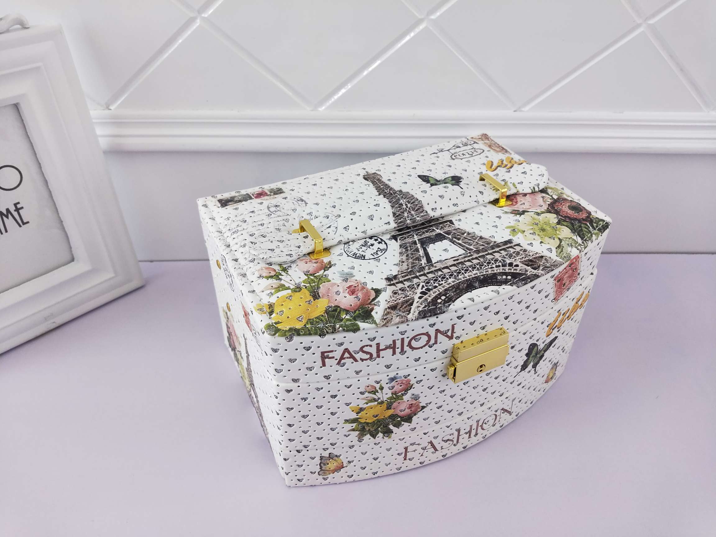 Jinqi Jewelry Box Ring Stud Necklace Box Classic multi-layer British-style jewelry packaging box Z016 Application Scenario