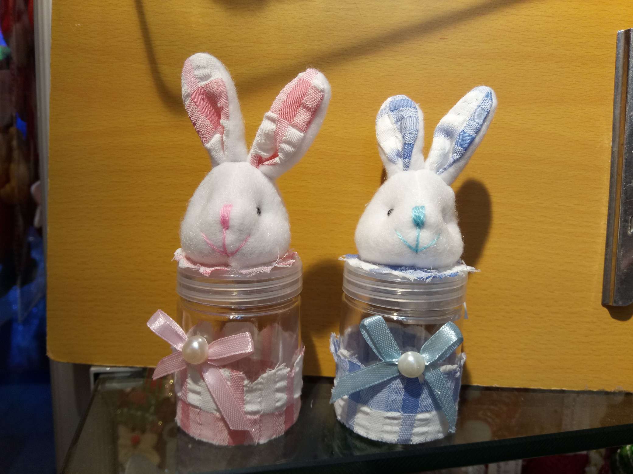Easter Bunny head candy can 1 green full figure