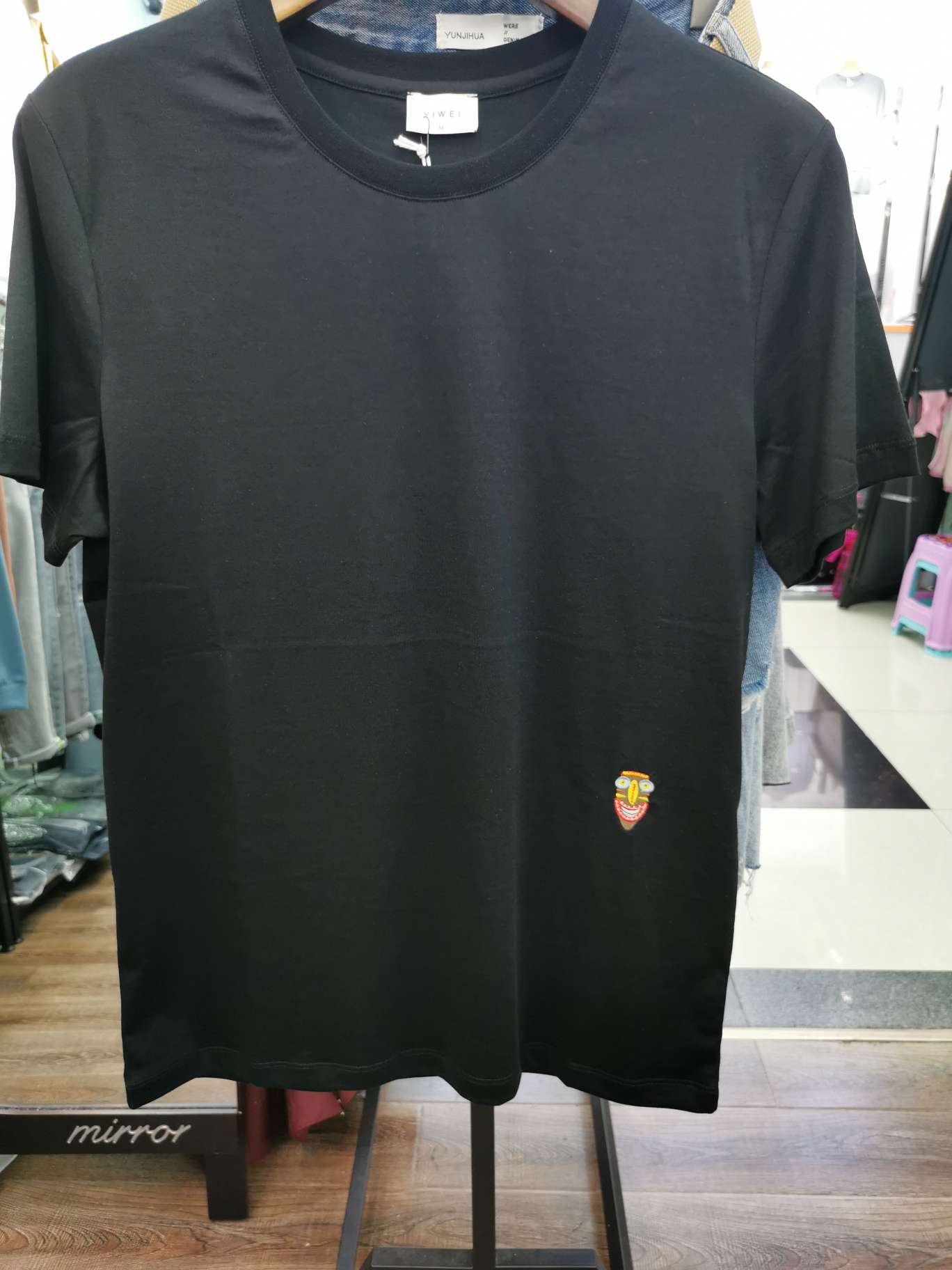 Fashionable and trendy men's casual short-sleeved T-shirt with personality