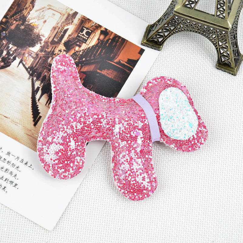 Hot-selling dog-shaped keychain pendants in stock, DIY car keychain pendants, accessories and small gifts customization Application Scenario