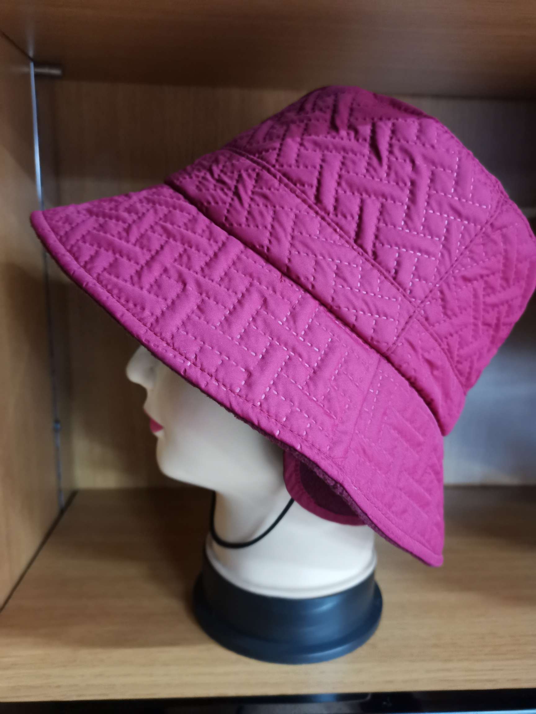 Fisherman hats, basin hats, sun hats, baseball caps, versatile winter hats for both men and women, and earmuffs thumbnail