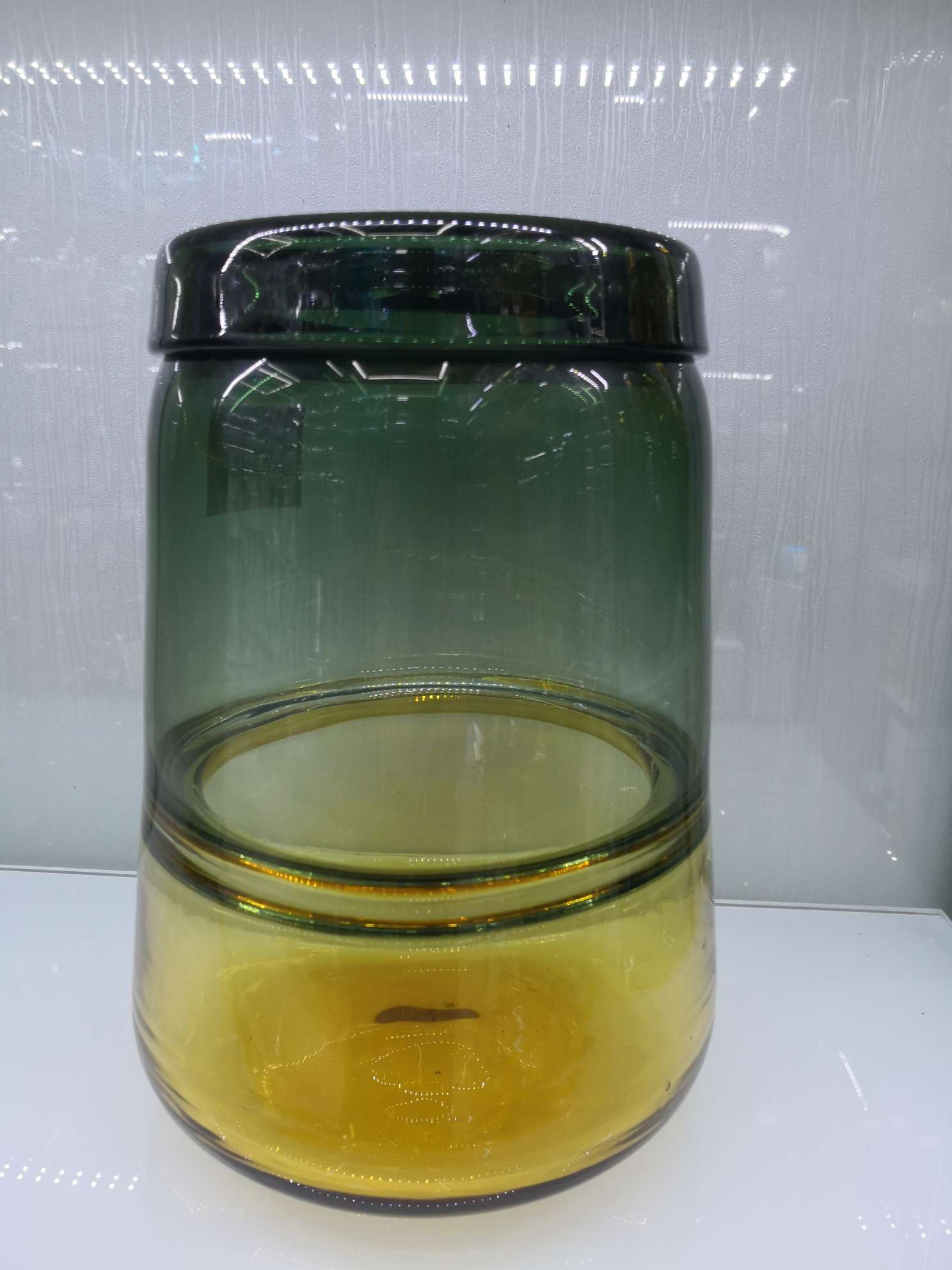Gradient color flower vase