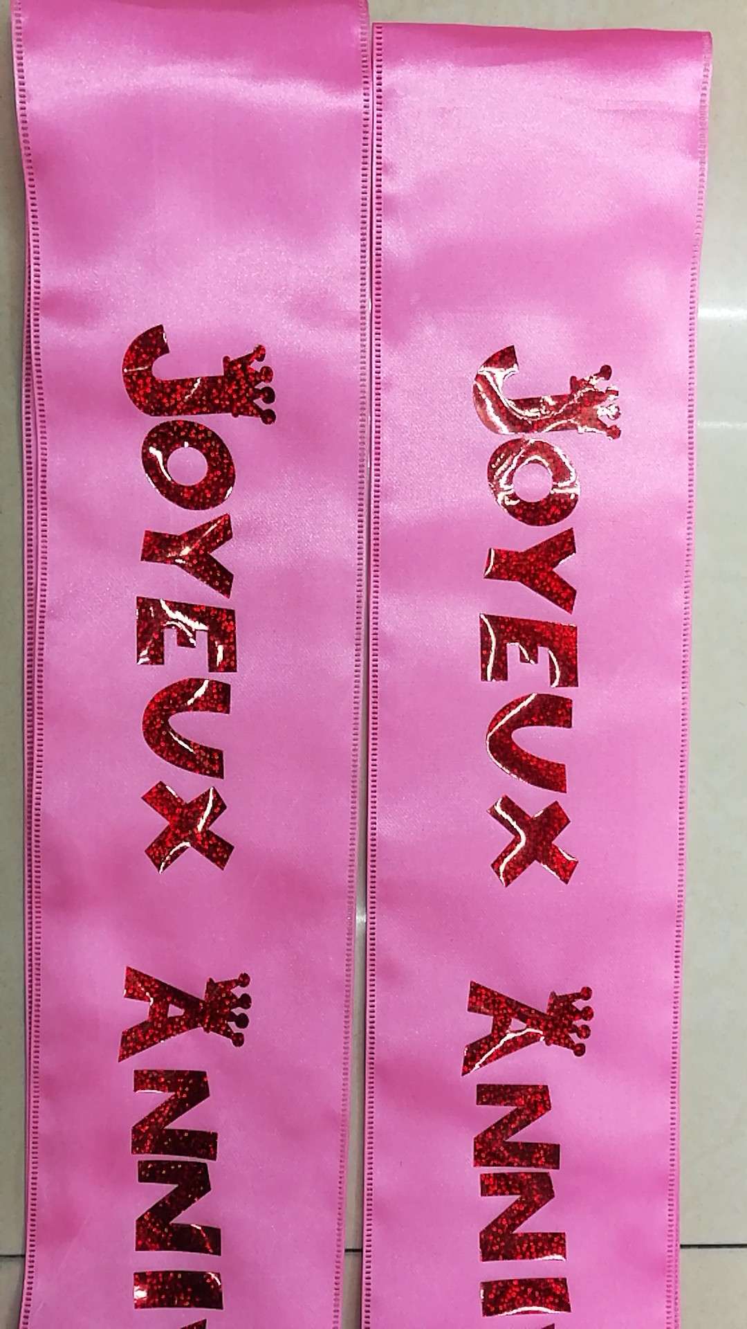 Specializing in the production of gold and silver embossed shoulder straps, etiquette straps, LOGO design, festival balls, parties, Bride parties, bachelor parties, makeup balls, and Bride Application Scenario