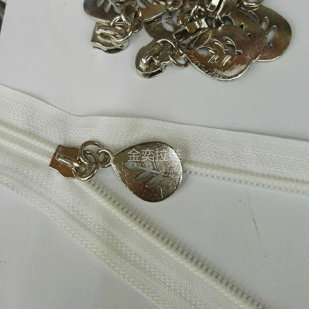 5. Nylon hanging white hollow leaf zipper head box bag general home textile