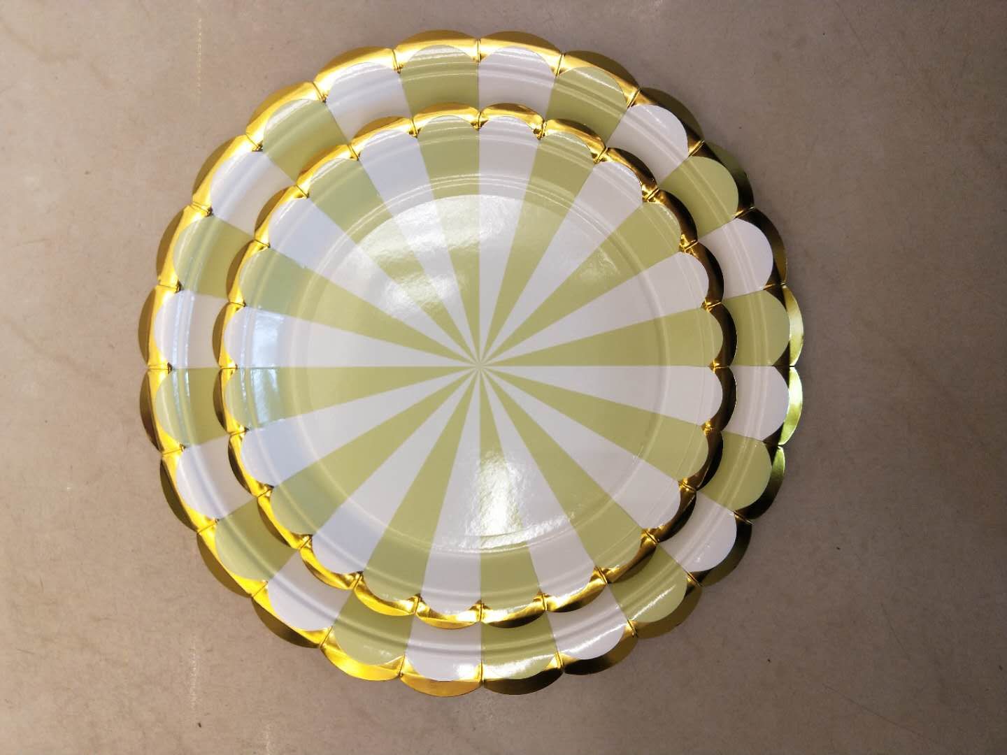 9-inch 10pcs gold-embossed watermelon patterned paper plate, disposable plate, universal paper plate for parties, festivals, birthdays, Christmas and Halloween tableware Specification image