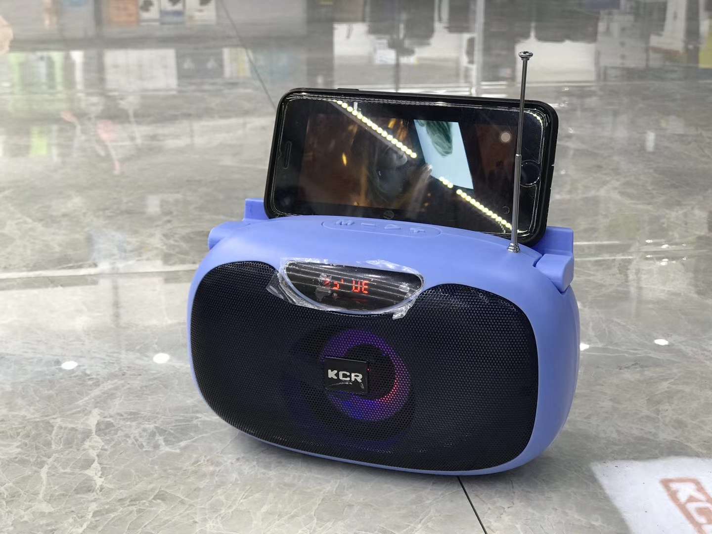 KC237    40PCS    手提 蓝牙音响带手机支架产品图