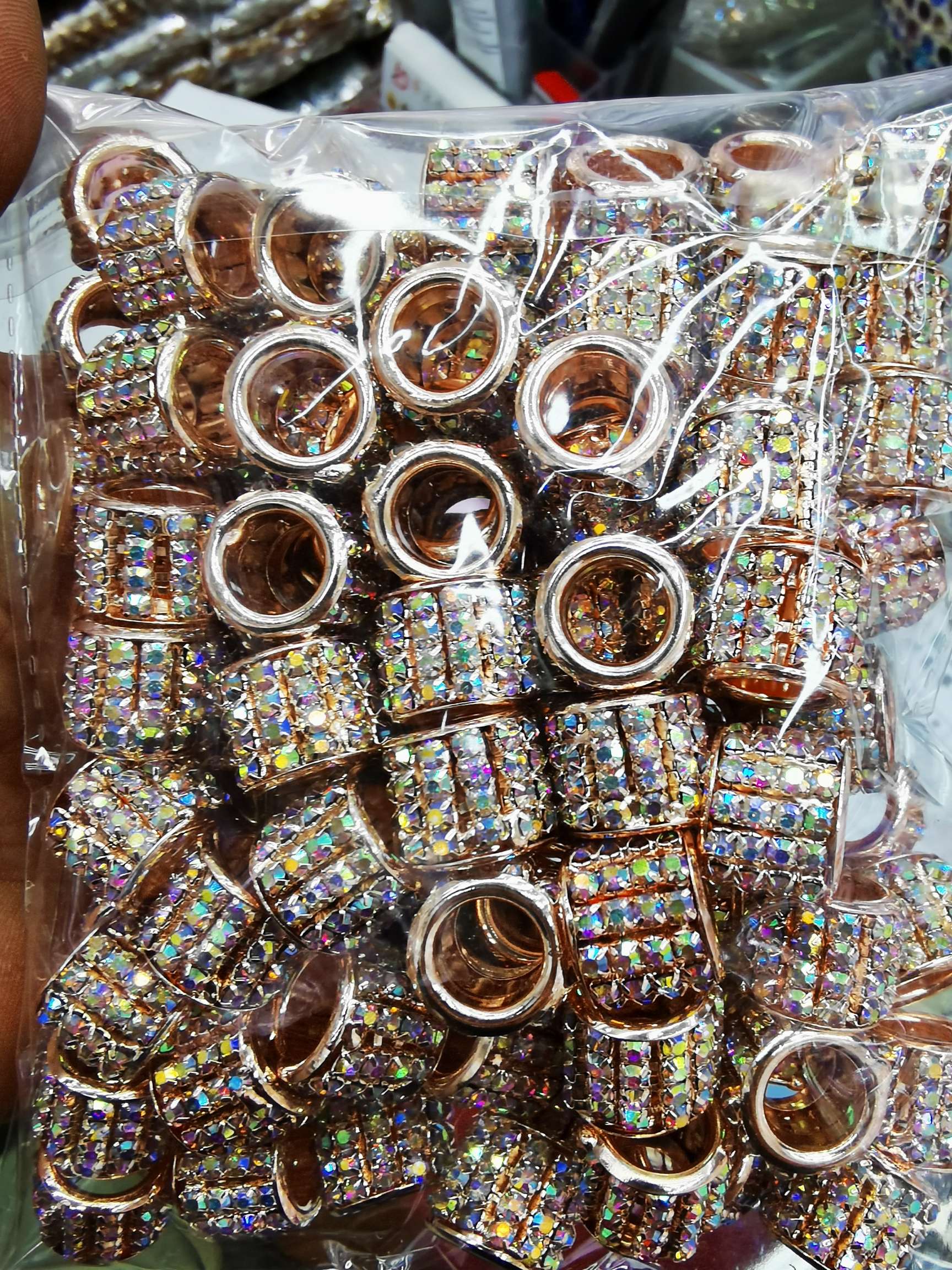Cylindrical claw chains thumbnail