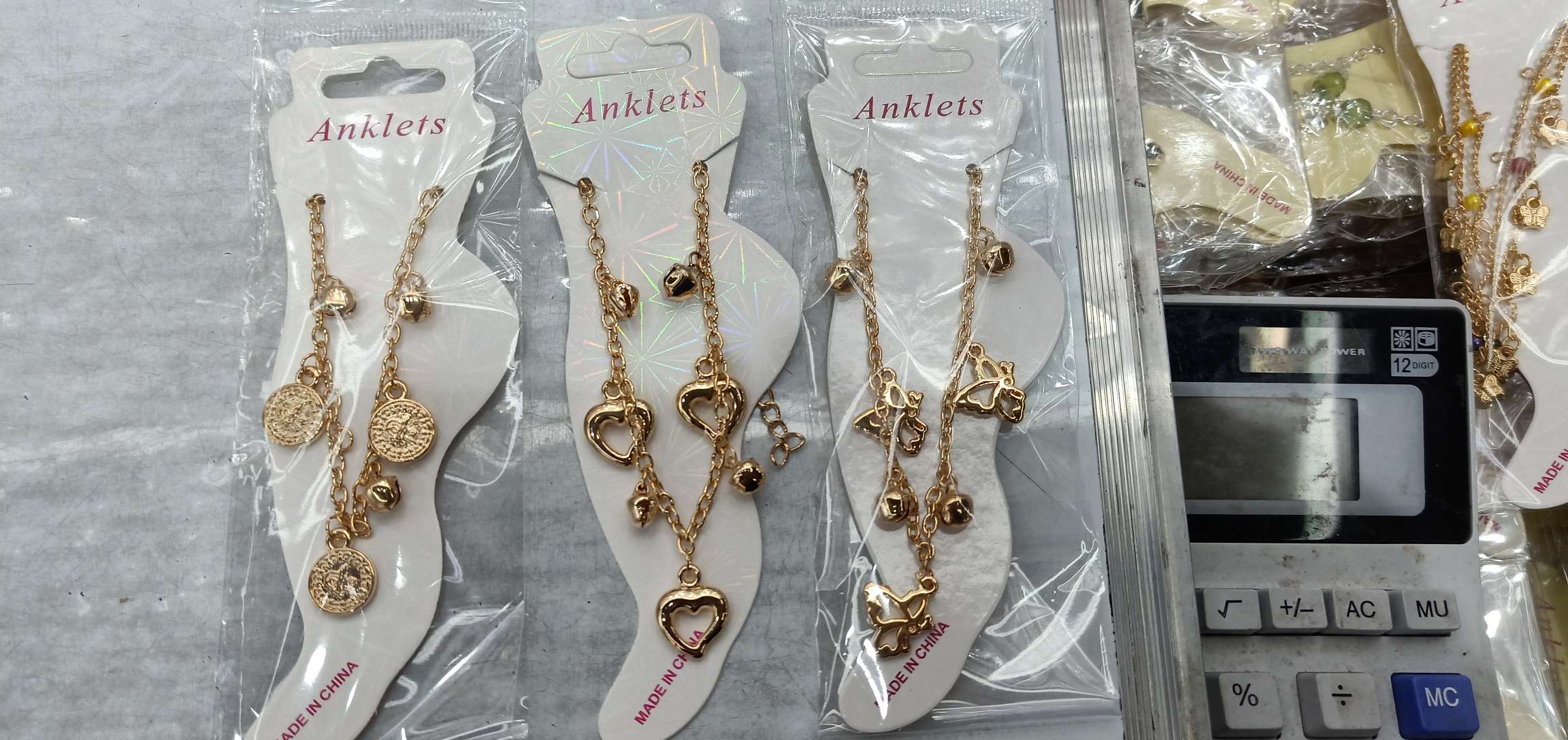 三个CCB挂玲档脚链细节图