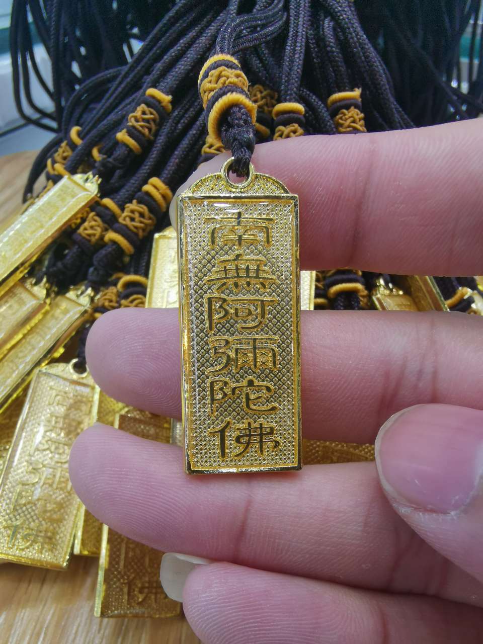 A simple and elegant pendant amulet ornament of "Namo Amitabha Buddha" Specification image