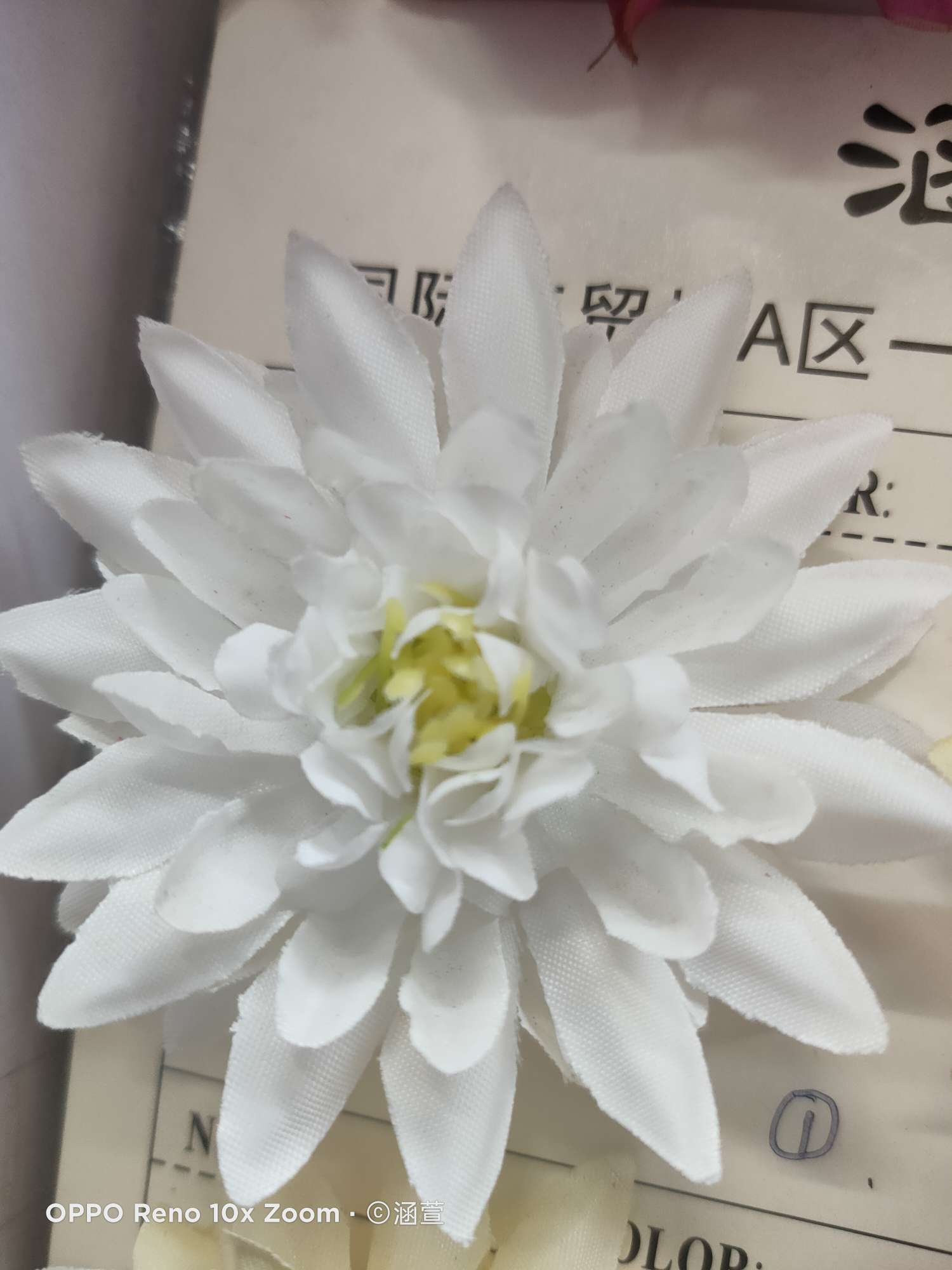 Simulated flowers simulated flowers fake flowers placed decorative dahlia chrysanthemum all white