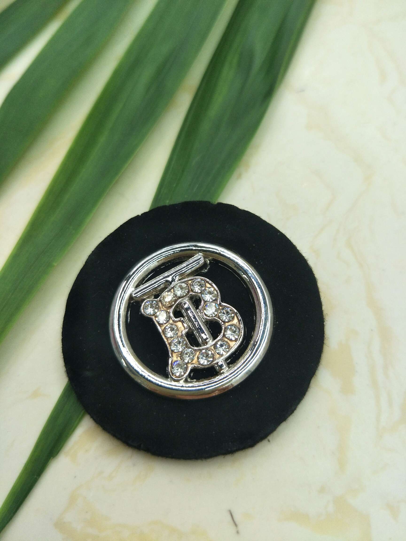 皮标锌合金 /服饰合金皮标细节图