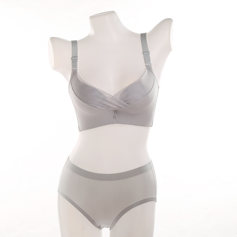 Factory Direct Sales Fashion Young Women Simple Traceless Solid Color Without Steel Wire Body Shaping Bra Wicking Sweat Application Scenario