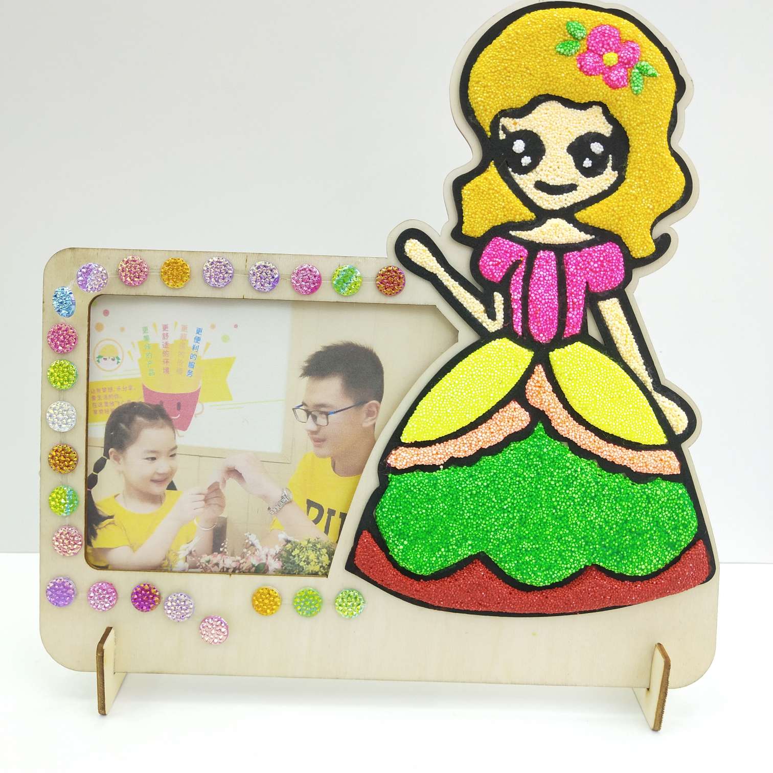 Direct sales from the manufacturer of eco-friendly wooden photo frames and snowflake clay paintings undefined