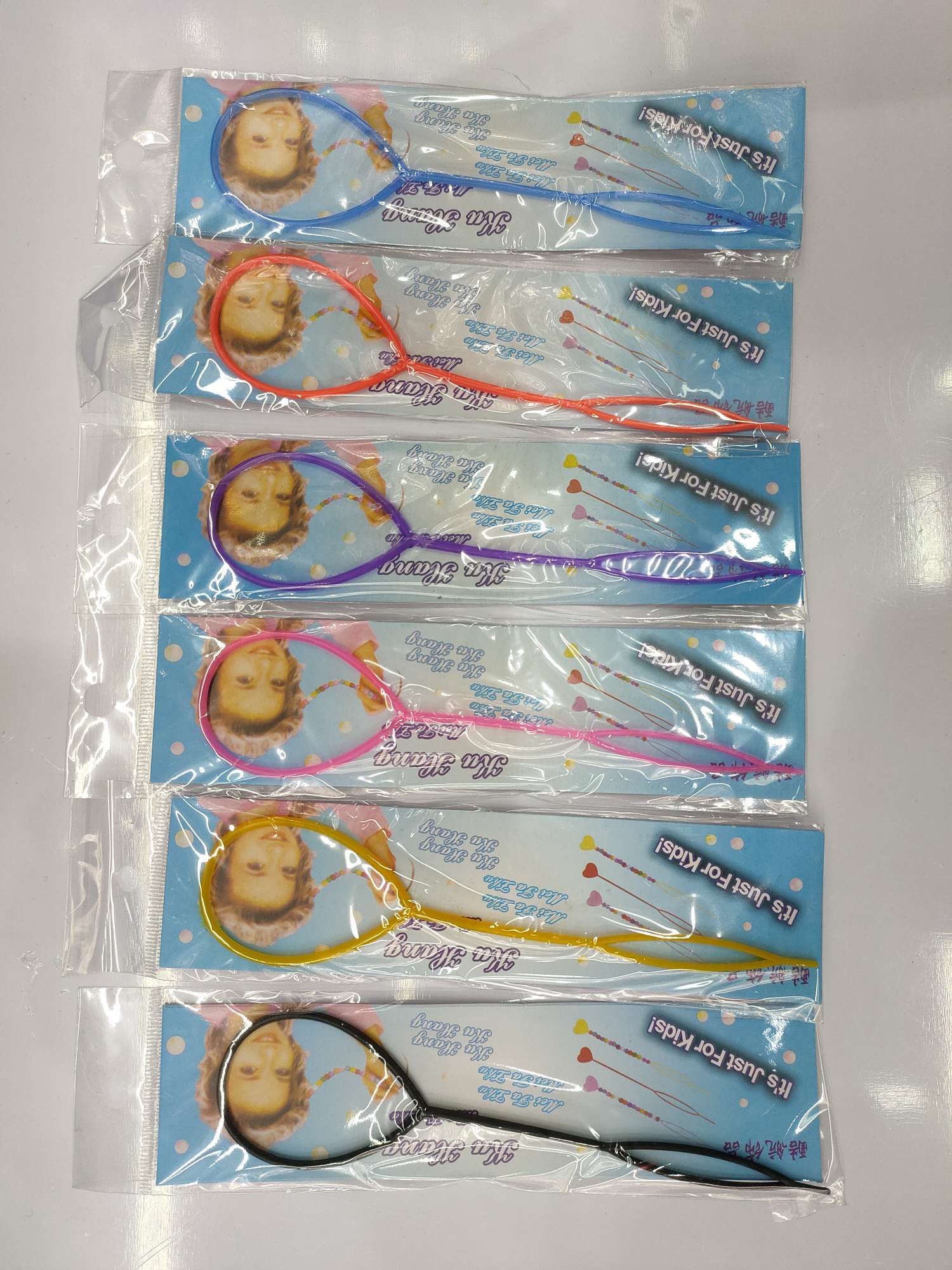 Small children pull hair needle Girls braid hair pull out hair wear hair coils to tie hair thumbnail