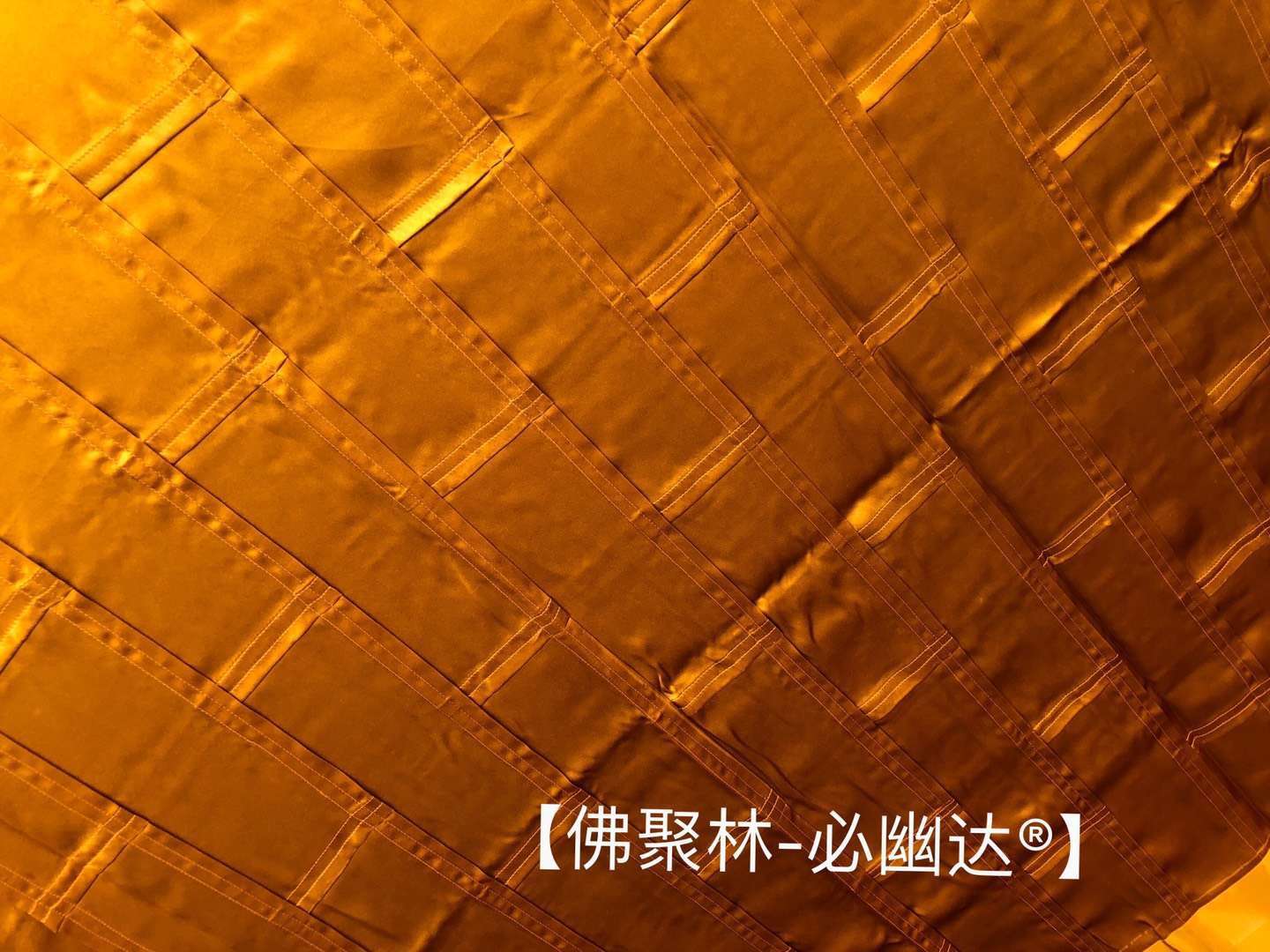 琥珀色100%桑蚕丝祖衣产品图