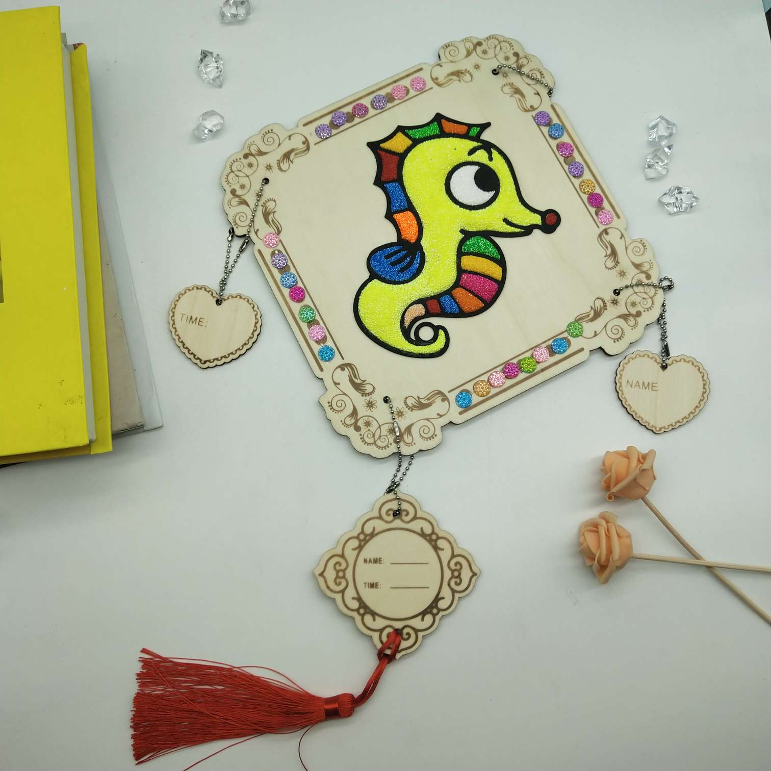 The ingredients for the eco-friendly wooden Chinese knot snowflake mud board painting are good undefined