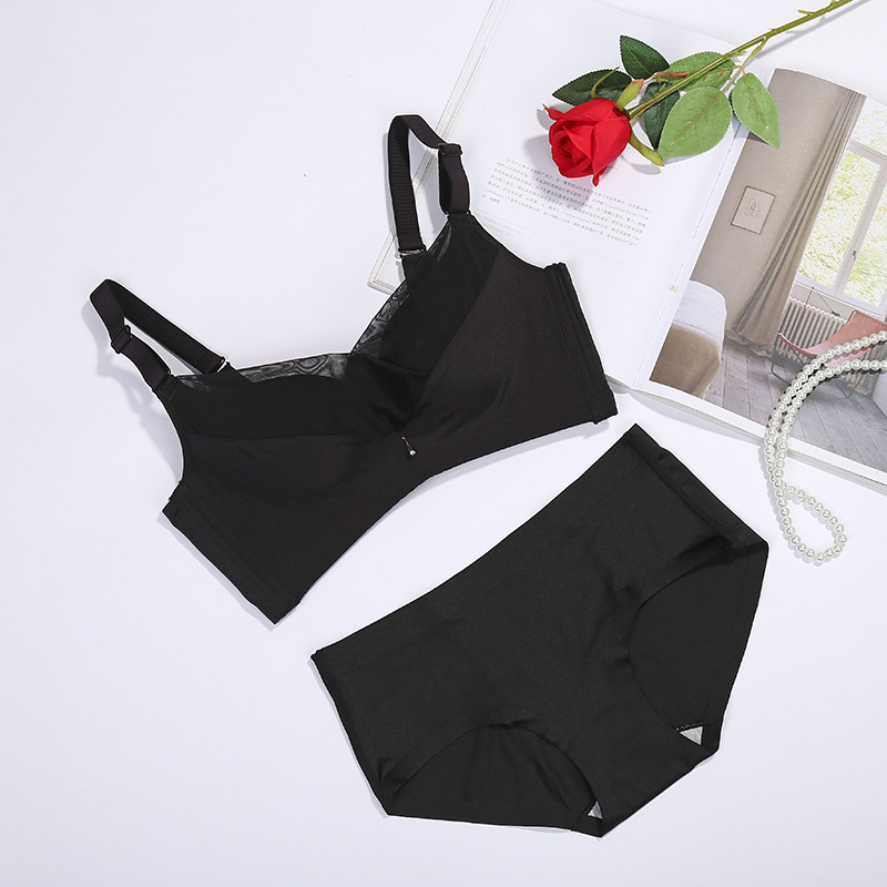 Factory Direct Sales Fashion Young Women Simple Traceless Solid Color Without Steel Wire Body Shaping Bra Wicking Sweat details Picture