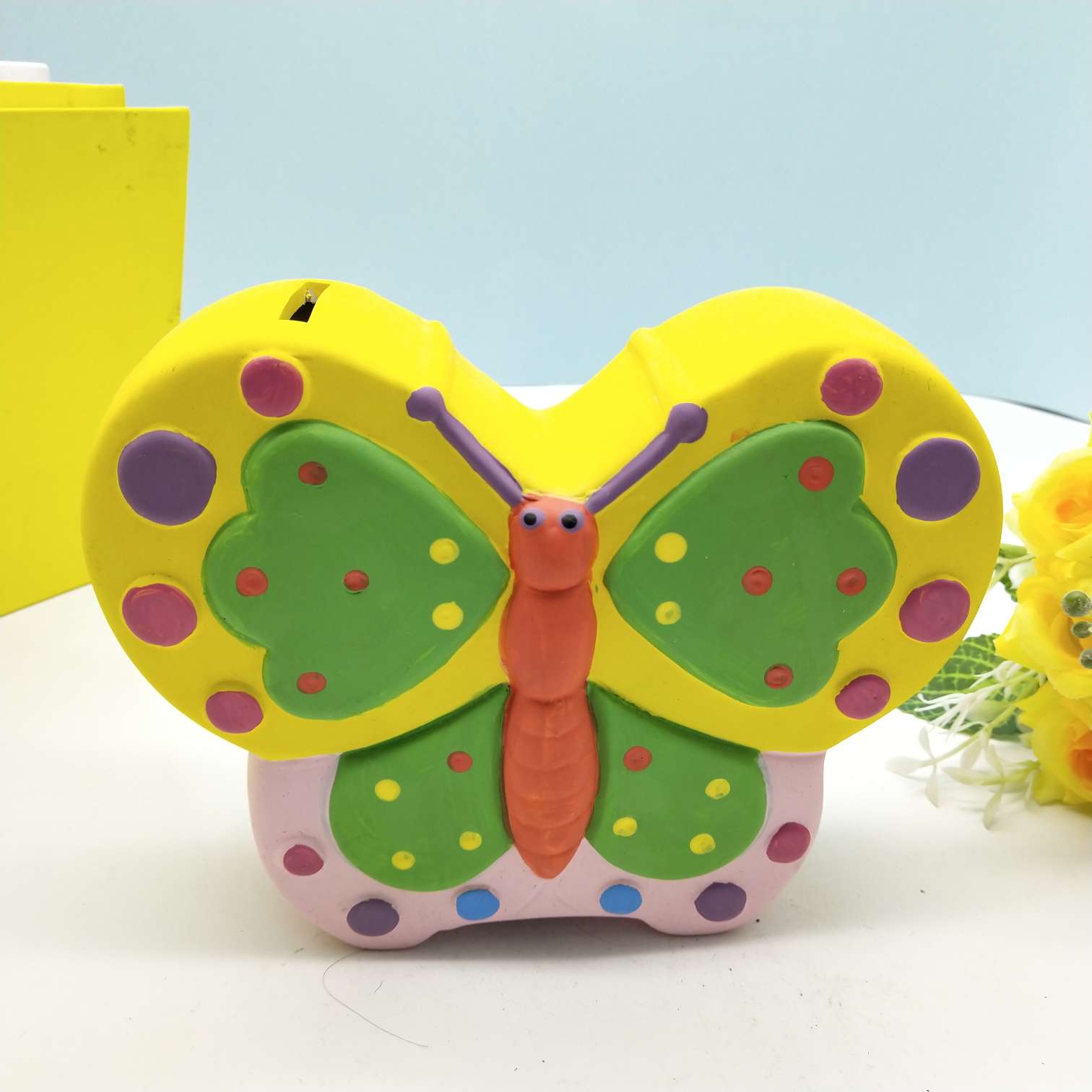 陶瓷蝴蝶白胚彩绘系列存钱罐厂家直销批发产品图