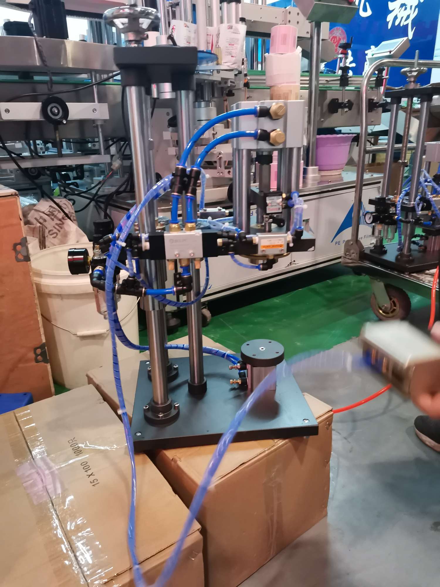 New type of crimping machine, clamping machine, nozzle sealing machine, Hengkai Packaging Machinery