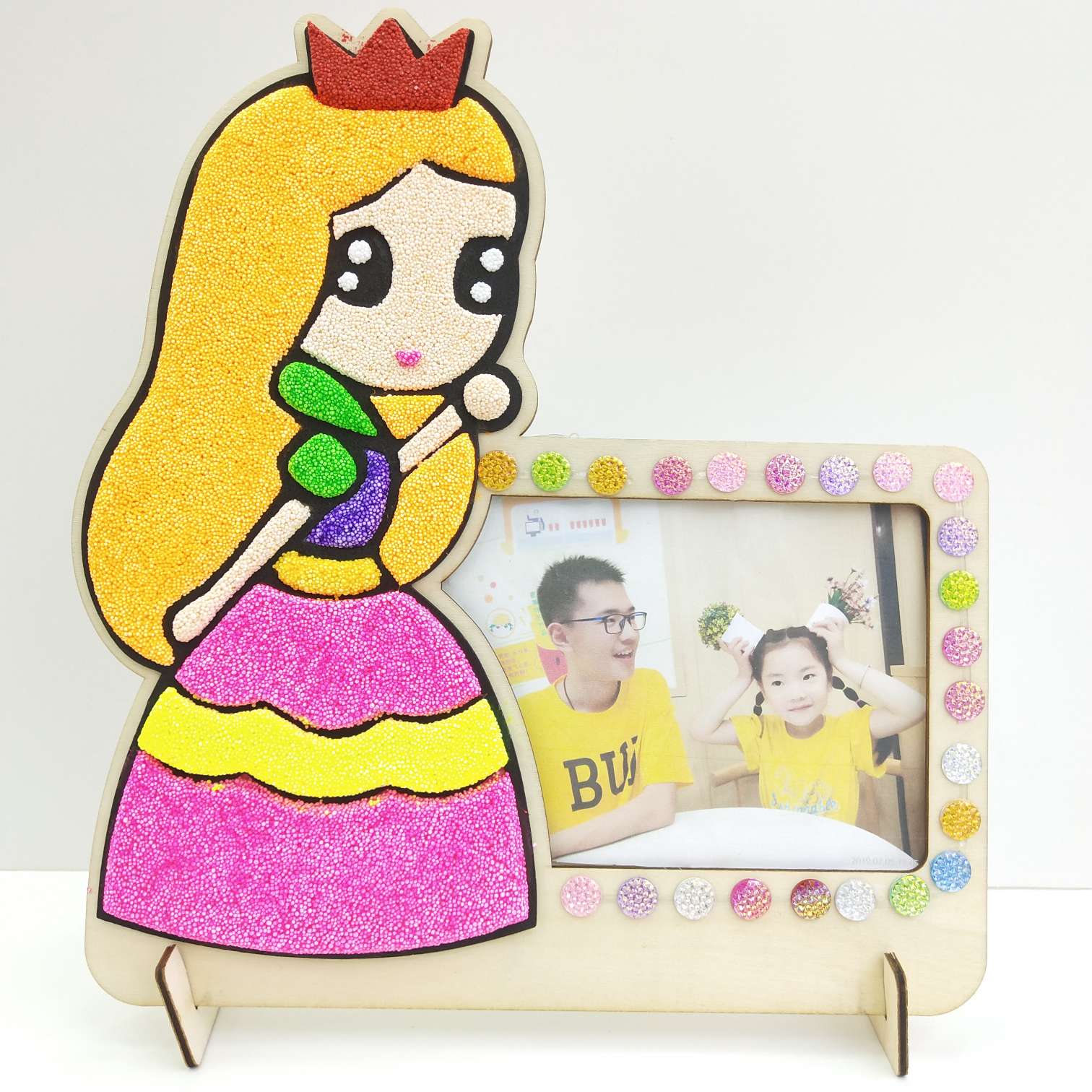 Direct sales from the manufacturer of eco-friendly wooden photo frames and snowflake clay paintings undefined