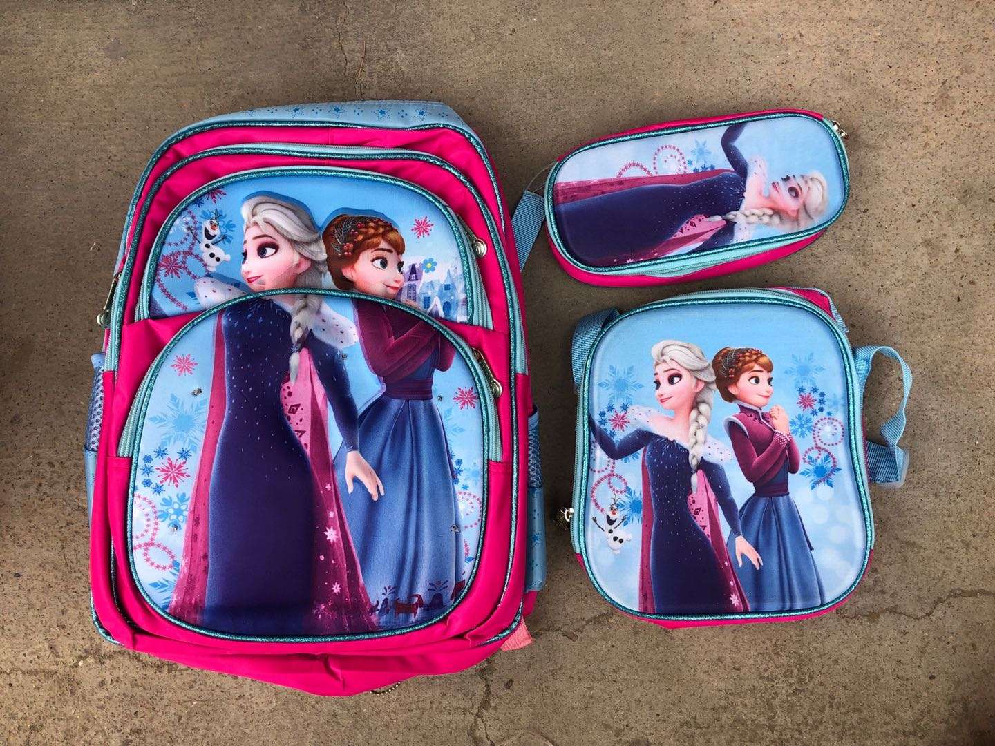 Factory direct sales of school bags, lunch bags, pen bags, three-piece sets, trolley school bags, multi-pattern and multi-color sets, trolley school bags and school bag combination sets Application Scenario