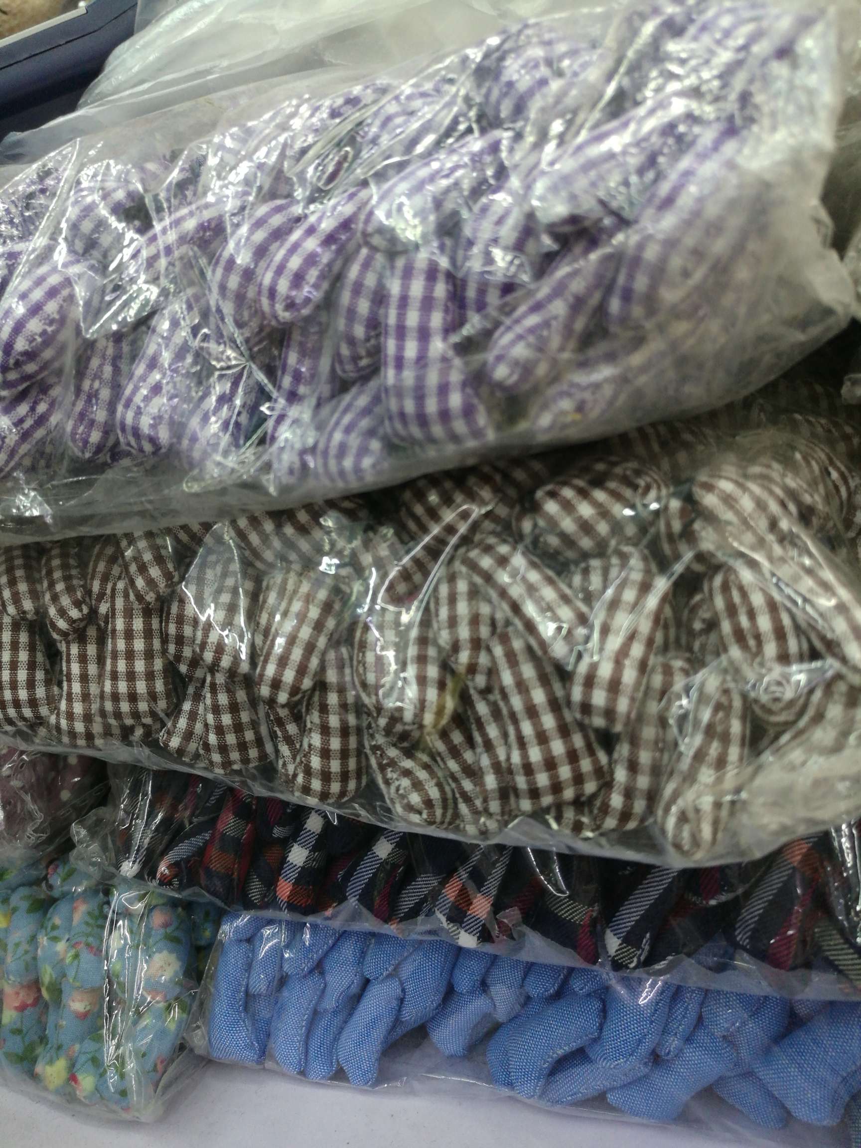 A 6-centimeter black and white bear Specification image