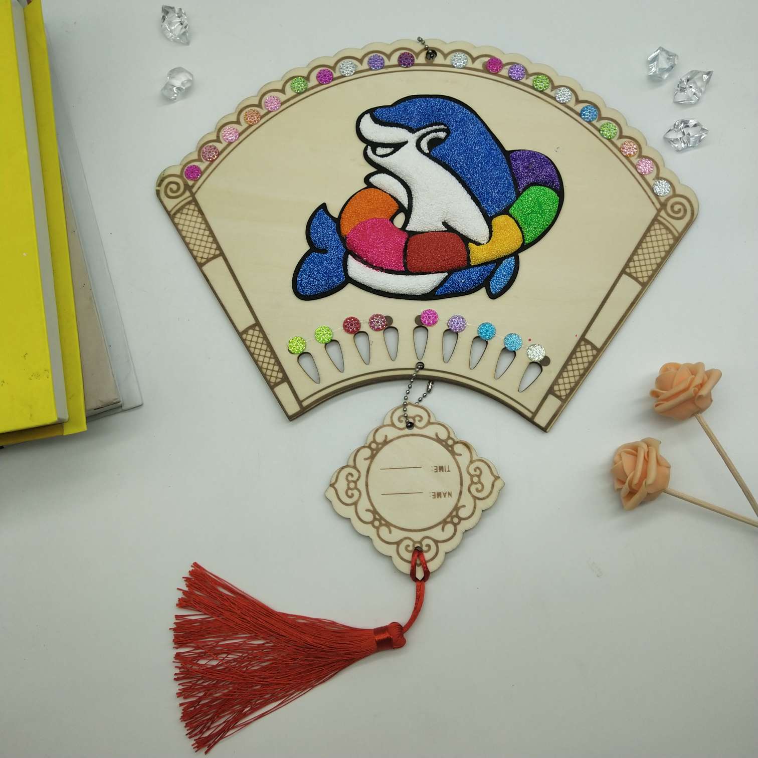 The ingredients for the eco-friendly wooden Chinese knot snowflake mud board painting are good undefined