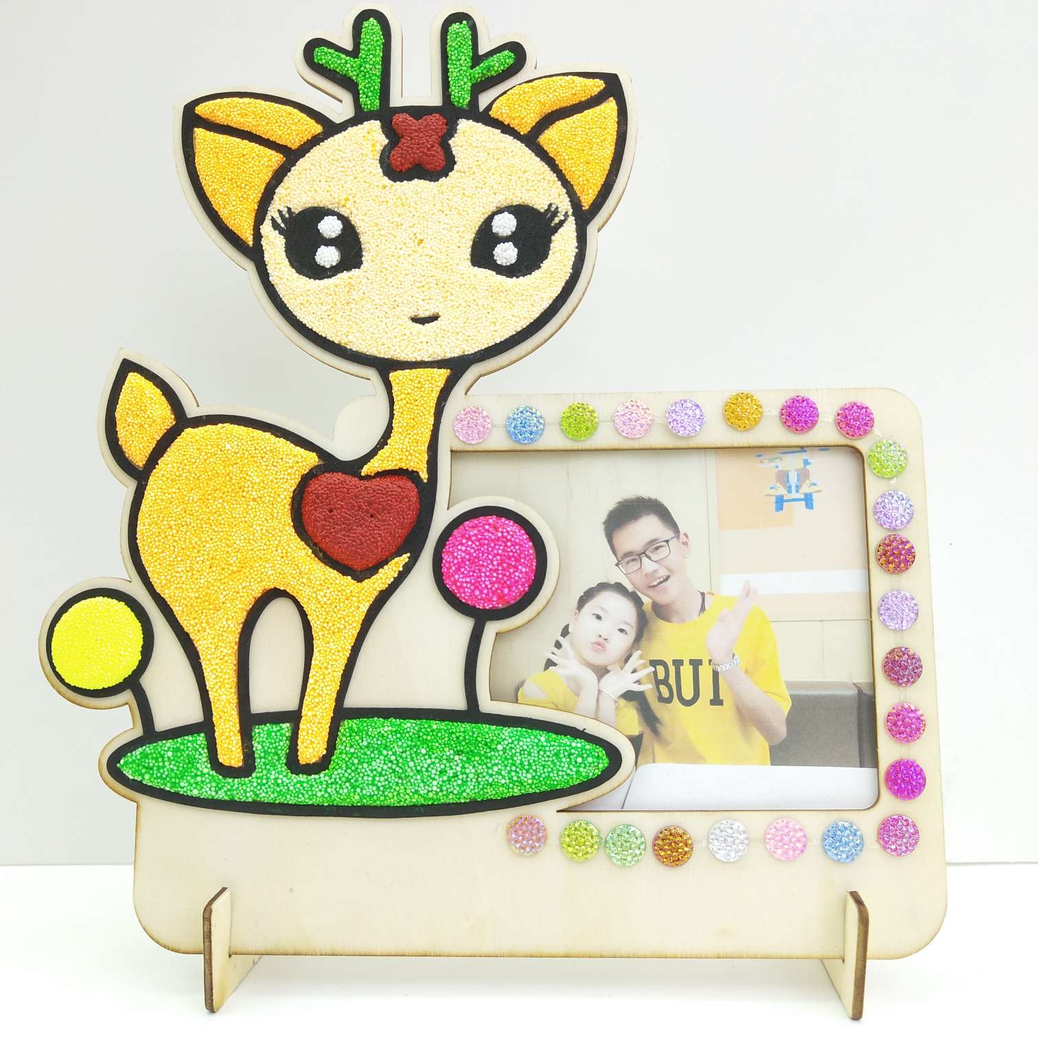 Direct sales from the manufacturer of eco-friendly wooden photo frames and snowflake clay paintings undefined