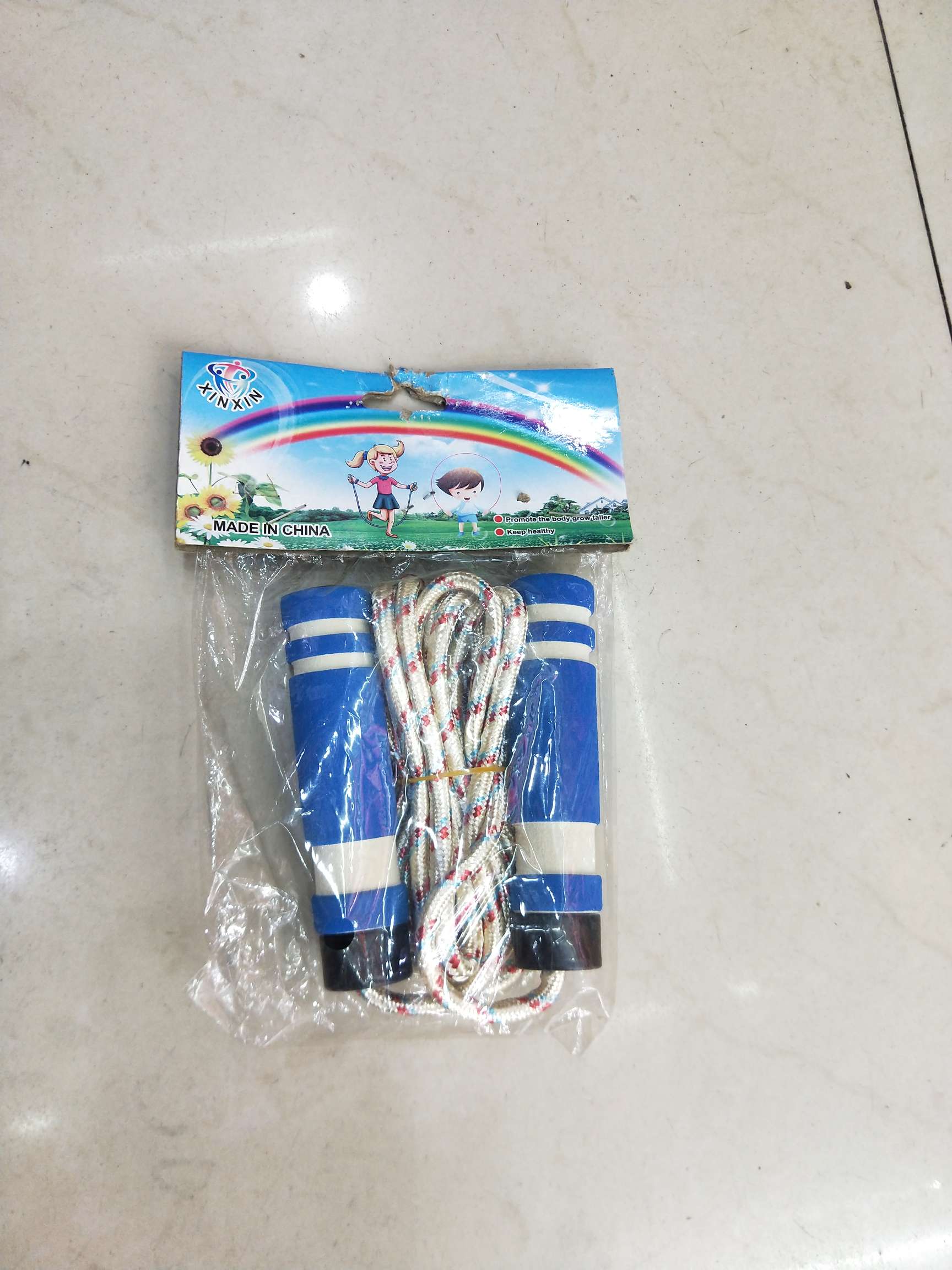 木头跳绳白底实物图