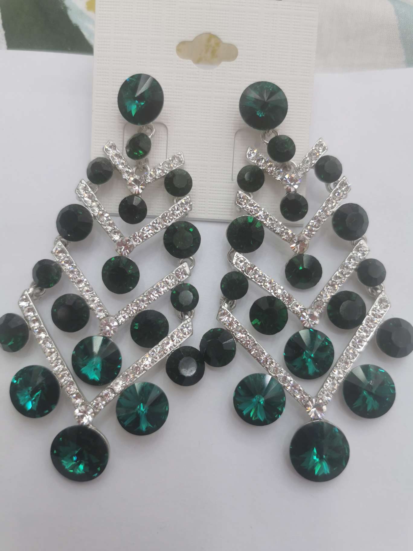 Tie earrings thumbnail