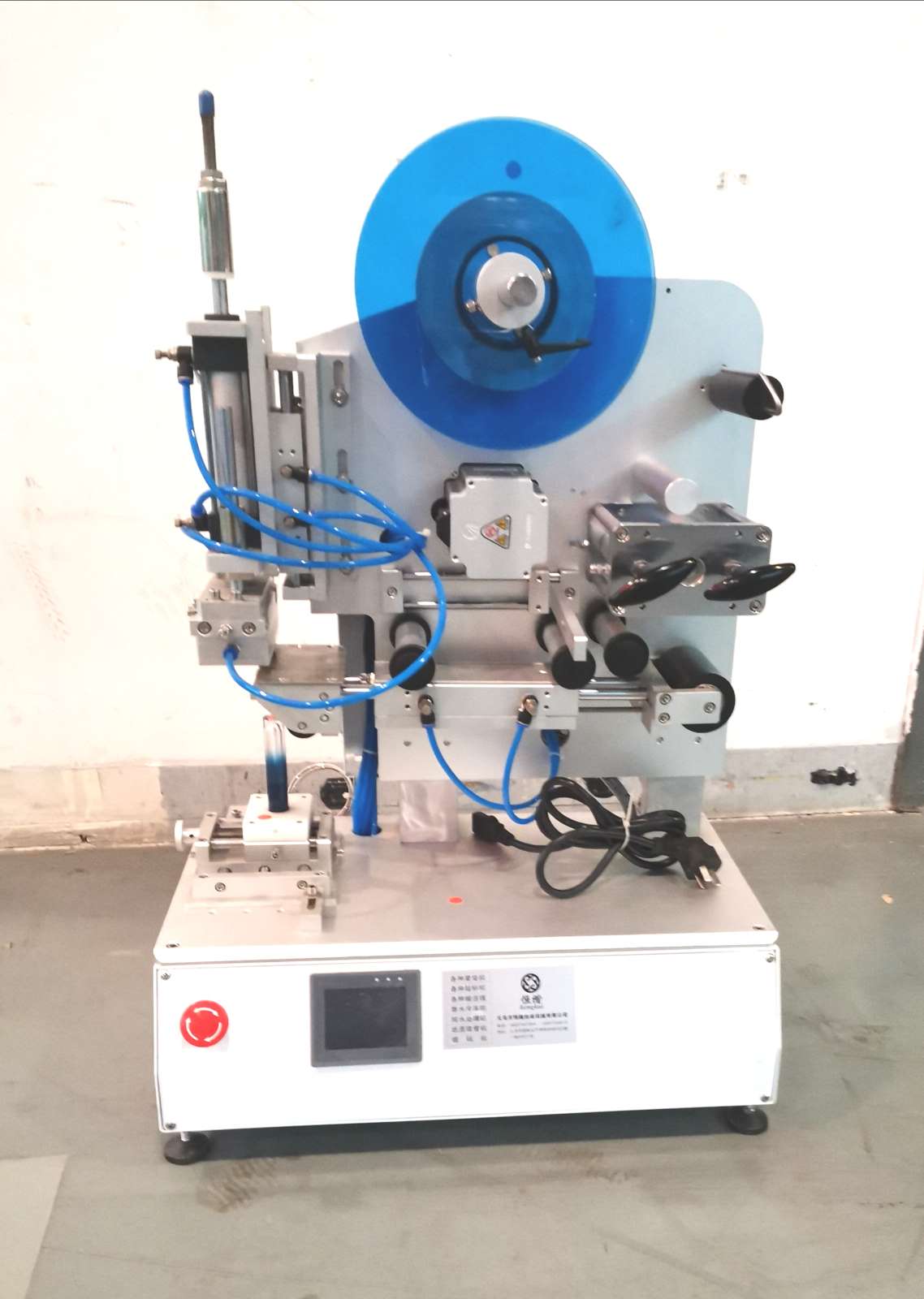 Hengkai Packaging Machinery's semi-automatic high-precision flat surface labeling machine is of high quality and low price, and we operate with integrity Application Scenario