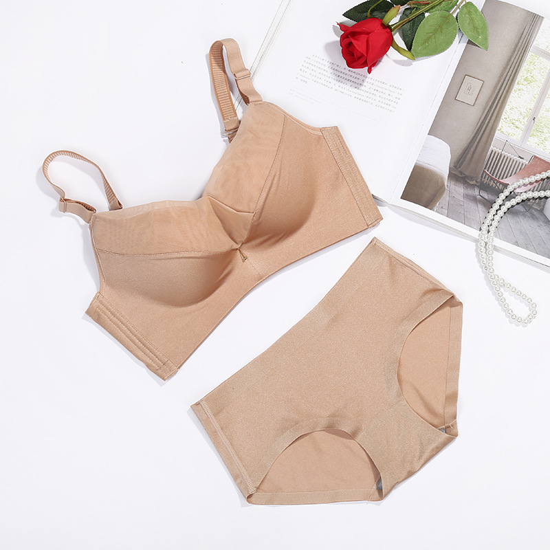 Factory Direct Sales Fashion Young Women Simple Traceless Solid Color Without Steel Wire Body Shaping Bra Wicking Sweat undefined