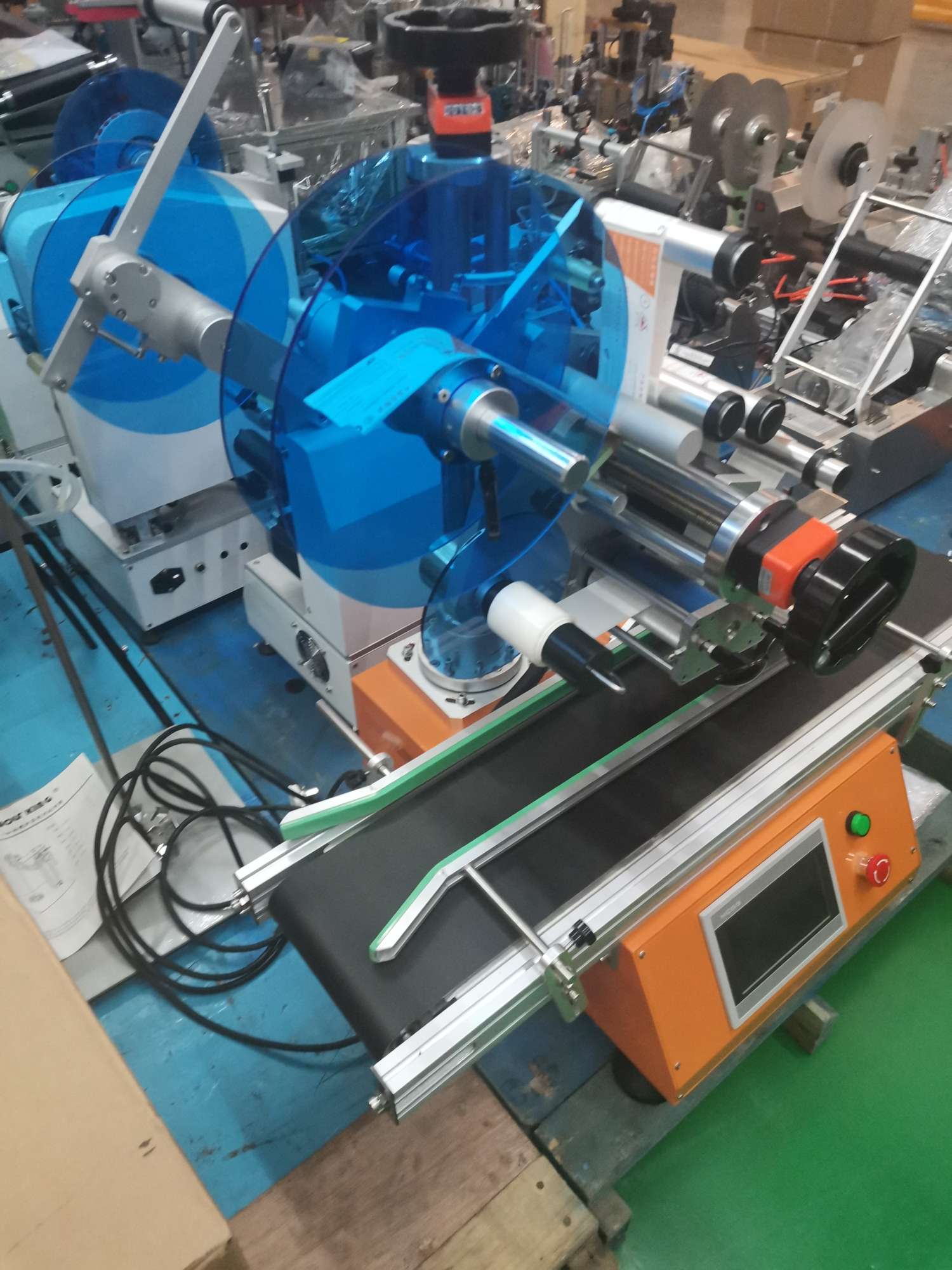 Hengkai Packaging Machinery offers fully automatic small flat surface labeling machines with high quality, low prices and honest operation undefined