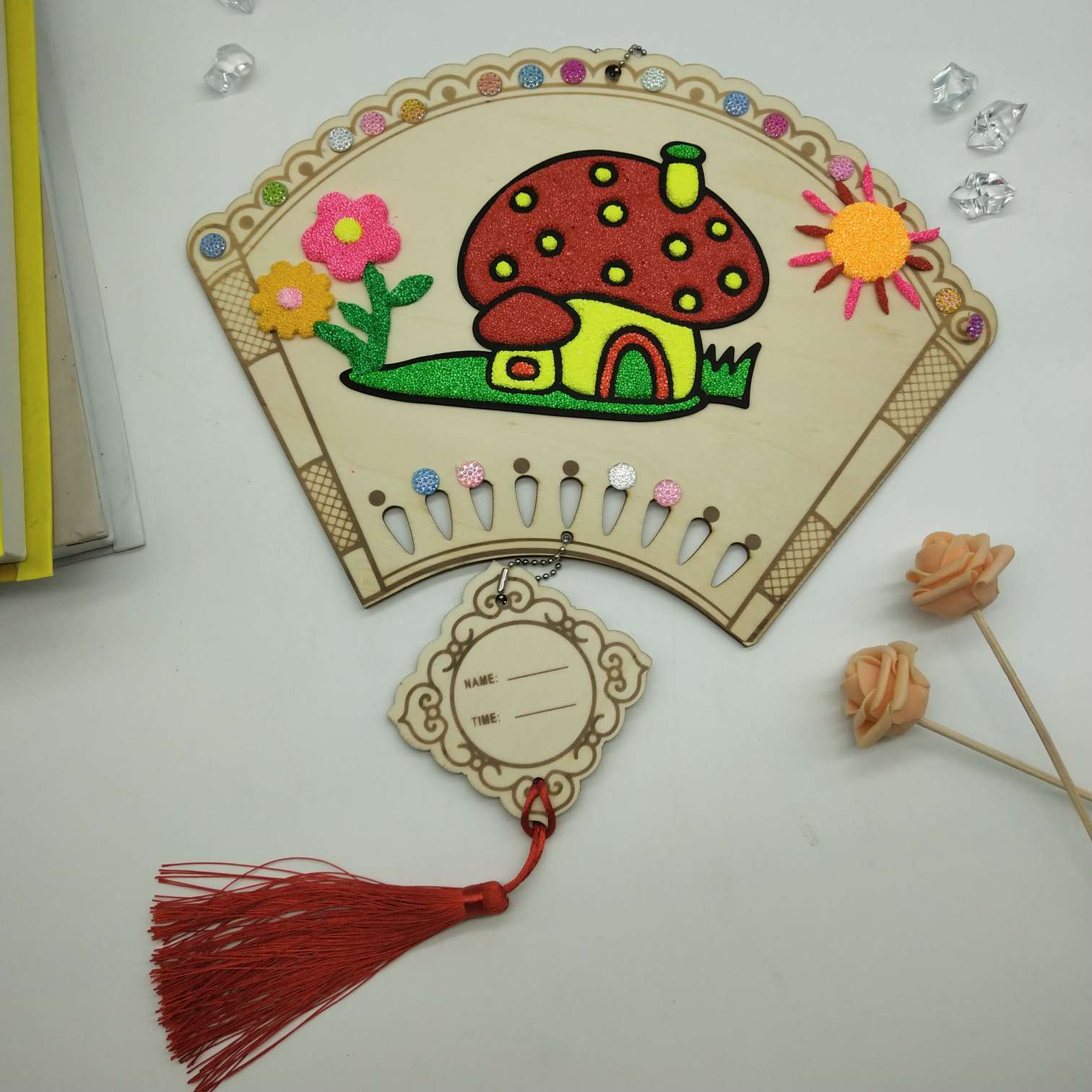 The ingredients for the eco-friendly wooden Chinese knot snowflake mud board painting are good undefined