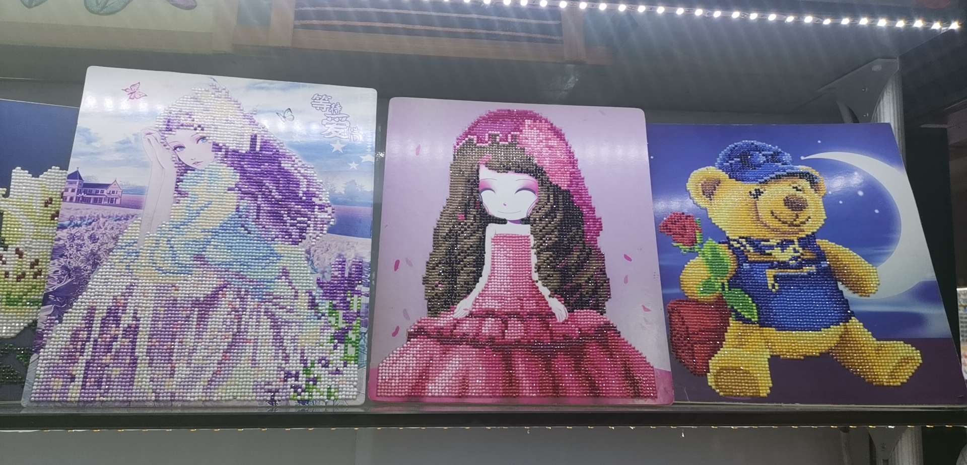 21*25厘米点点钻石画，纸质钻石画细节图