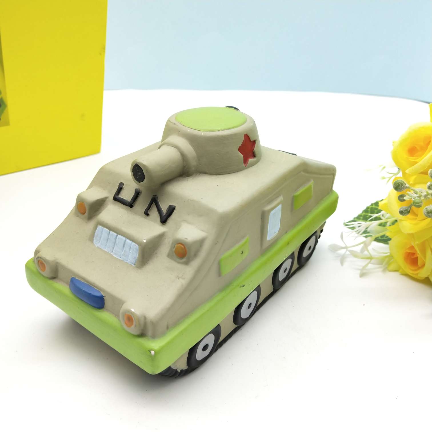 Large car series ceramic piggy bank with white body painting Application Scenario
