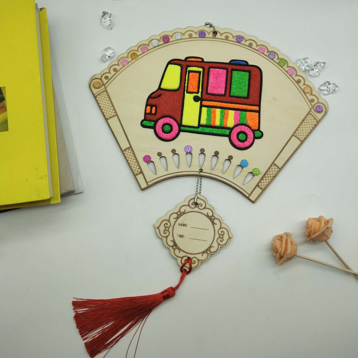 The ingredients for the eco-friendly wooden Chinese knot snowflake mud board painting are good details Picture