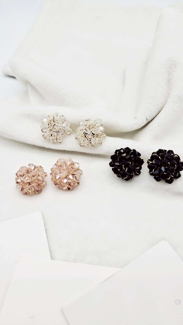 Crystal temperament earrings Korea all-match high-grade stud earrings 2019 new fashion network red simple earrings female Sueyebrow