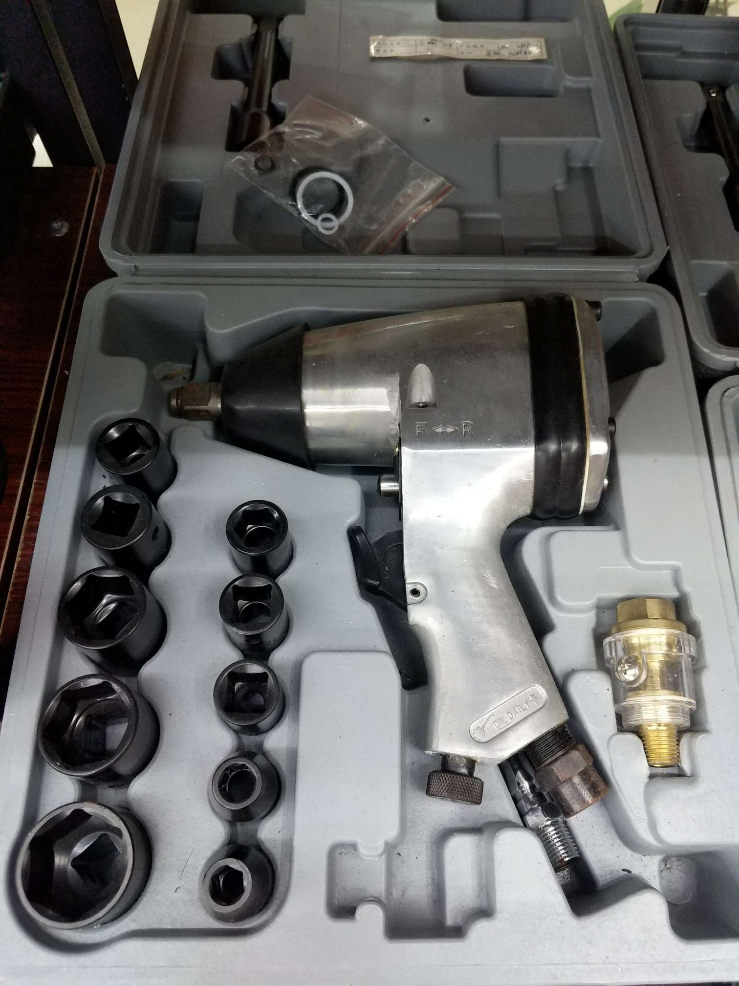 Pneumatic wind wrench 1/2 full figure