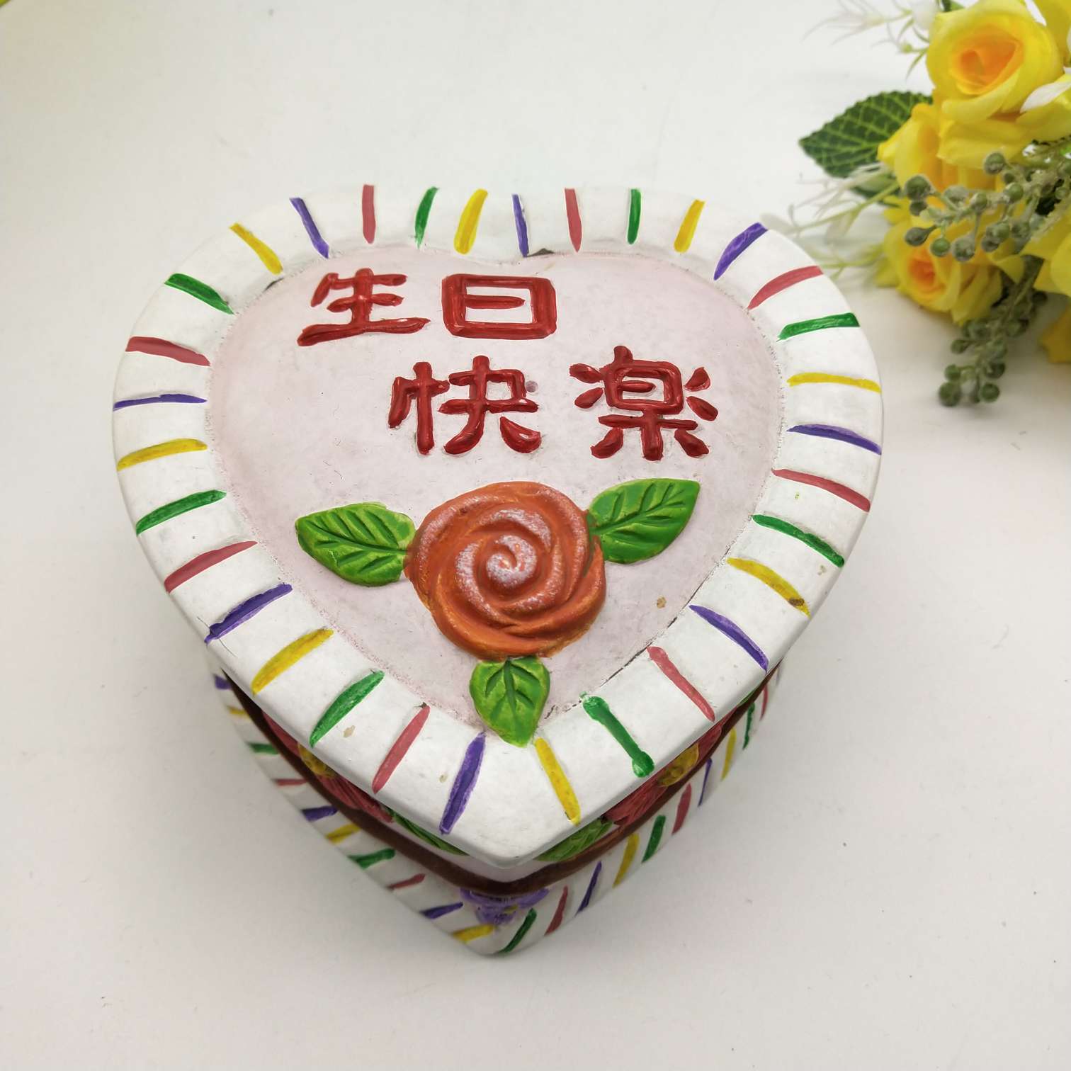 Large cake 🎂 ceramic piggy bank white base painted Specification image