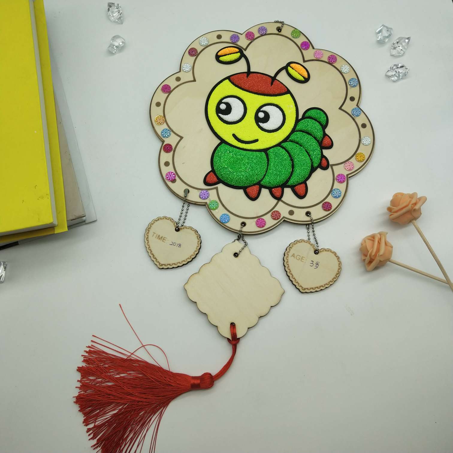 The ingredients for the eco-friendly wooden Chinese knot snowflake mud board painting are good undefined