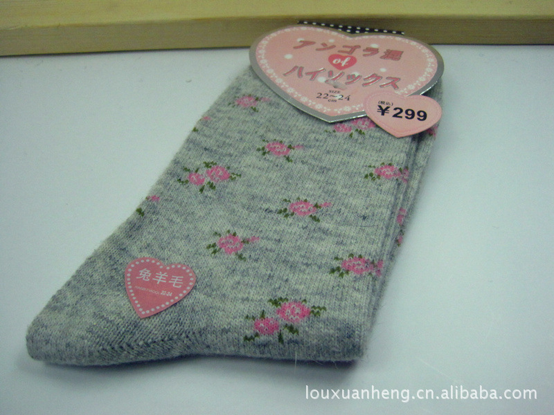 新款袜子 兔毛袜 羊毛袜 小碎花中筒保暖女袜 兔羊毛袜批发 白底实物图