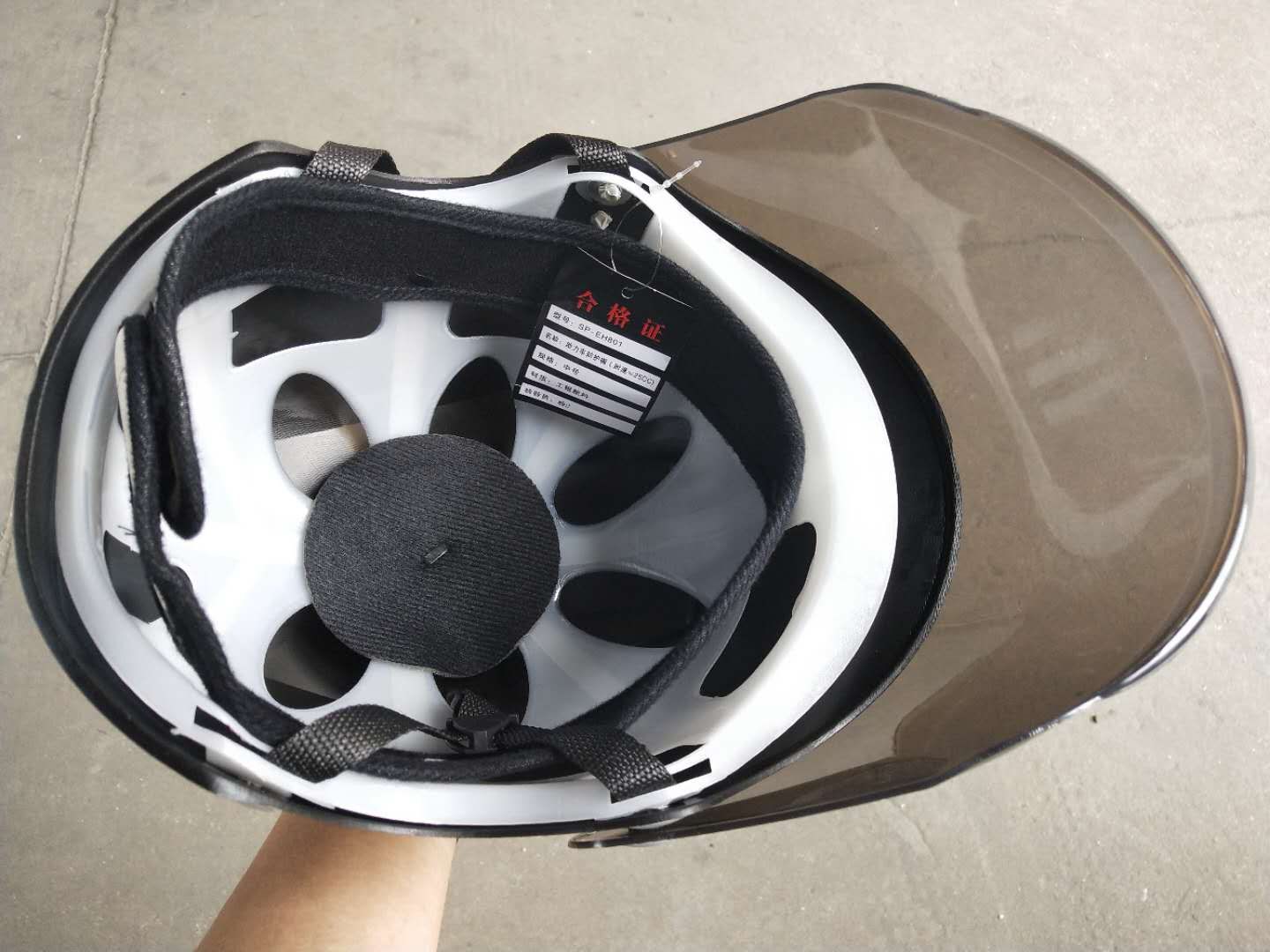 Electric car helmet summer helmet Application Scenario